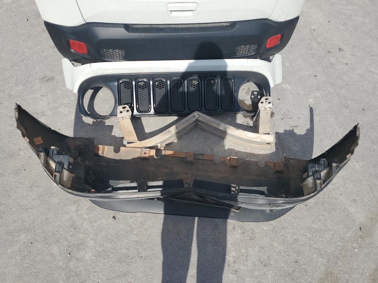 2018 Jeep Renegade - Image 13