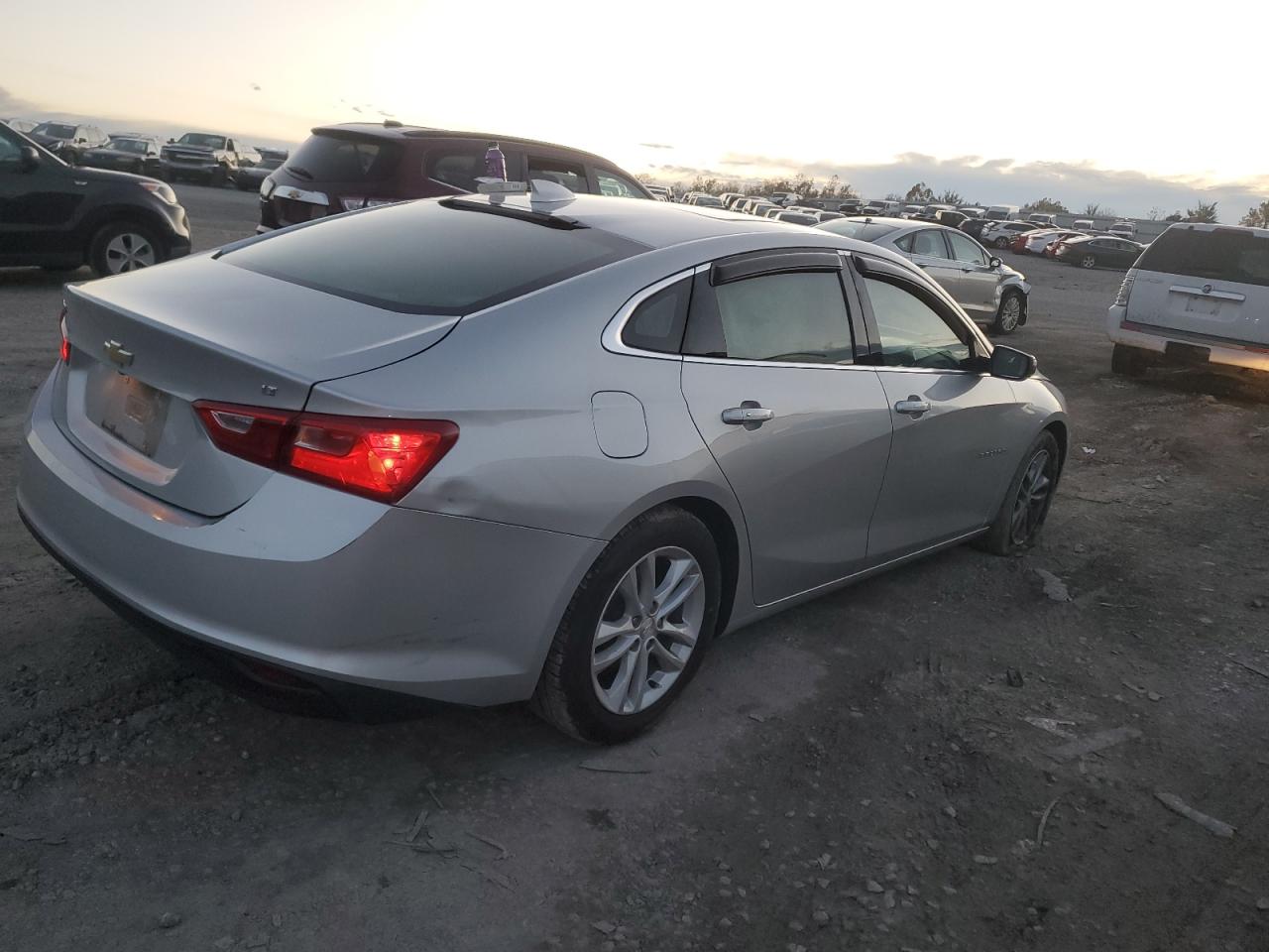 2018 Chevrolet Malibu - Image 3