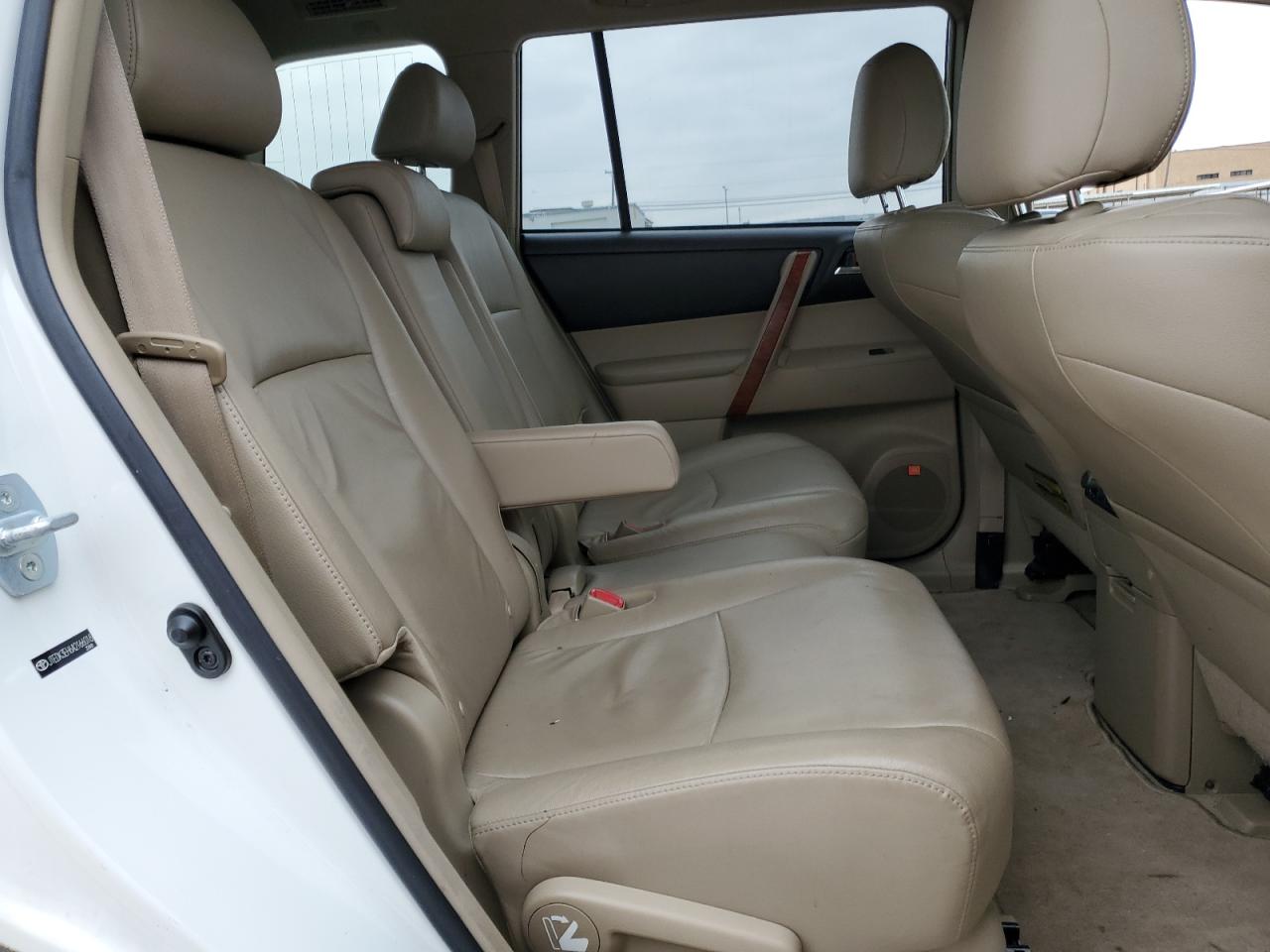 2010 Toyota Highlander - Image 12