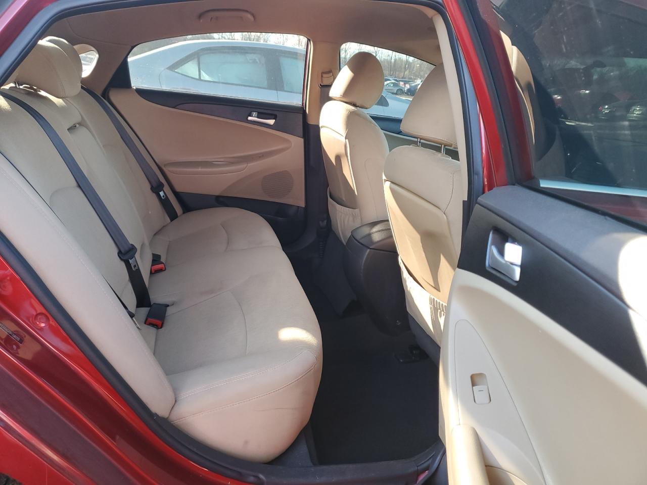 2011 Hyundai Sonata - Image 10