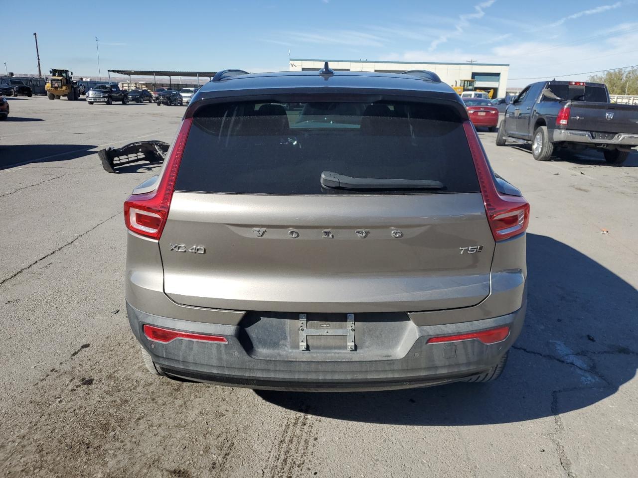 2022 Volvo Xc40 T5 R-Design VIN: YV4162UM4N2741725 Lot: 79957734