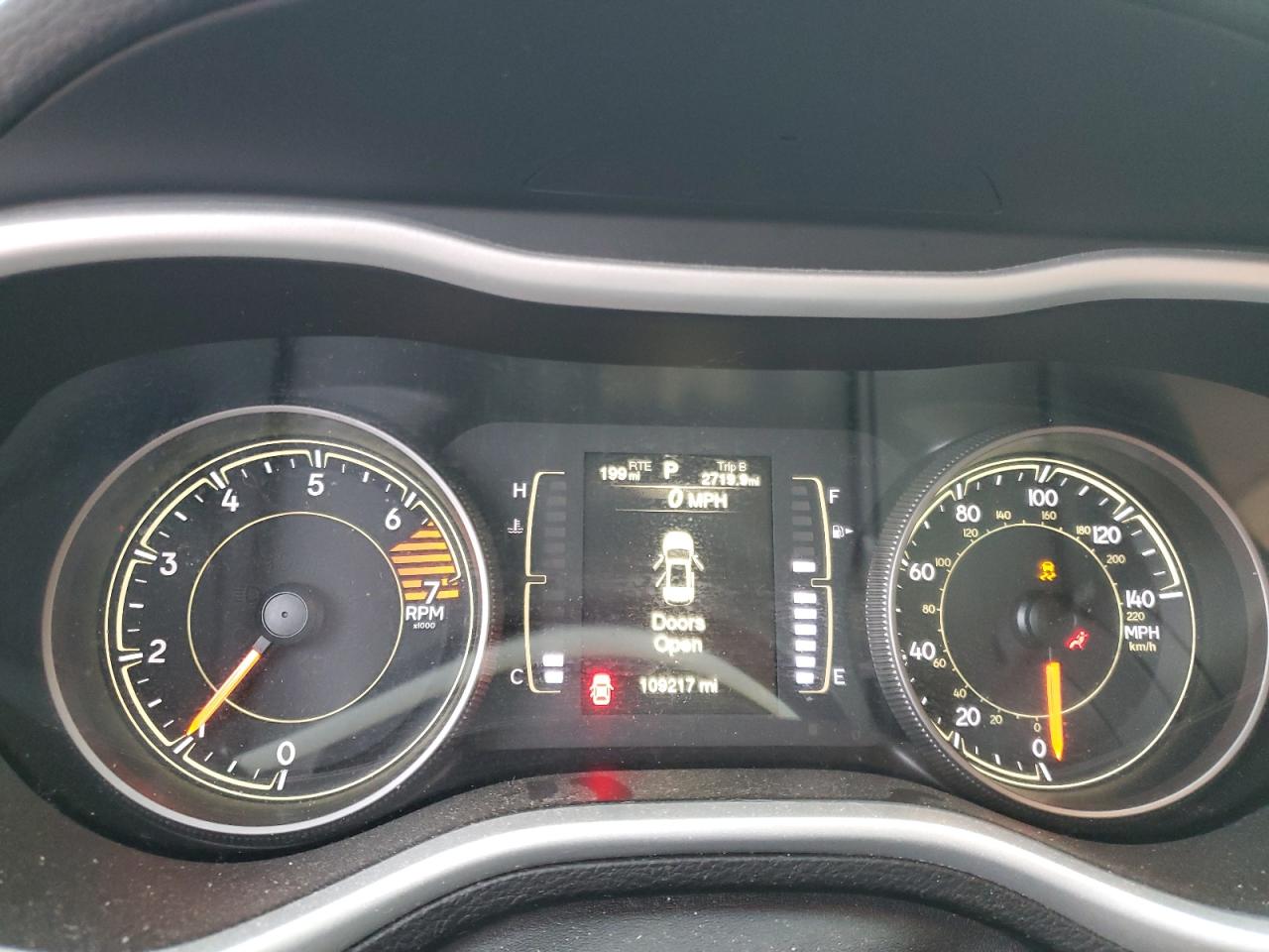 2017 Jeep Cherokee Latitude VIN: 1C4PJLCB9HW585762 Lot: 82846004