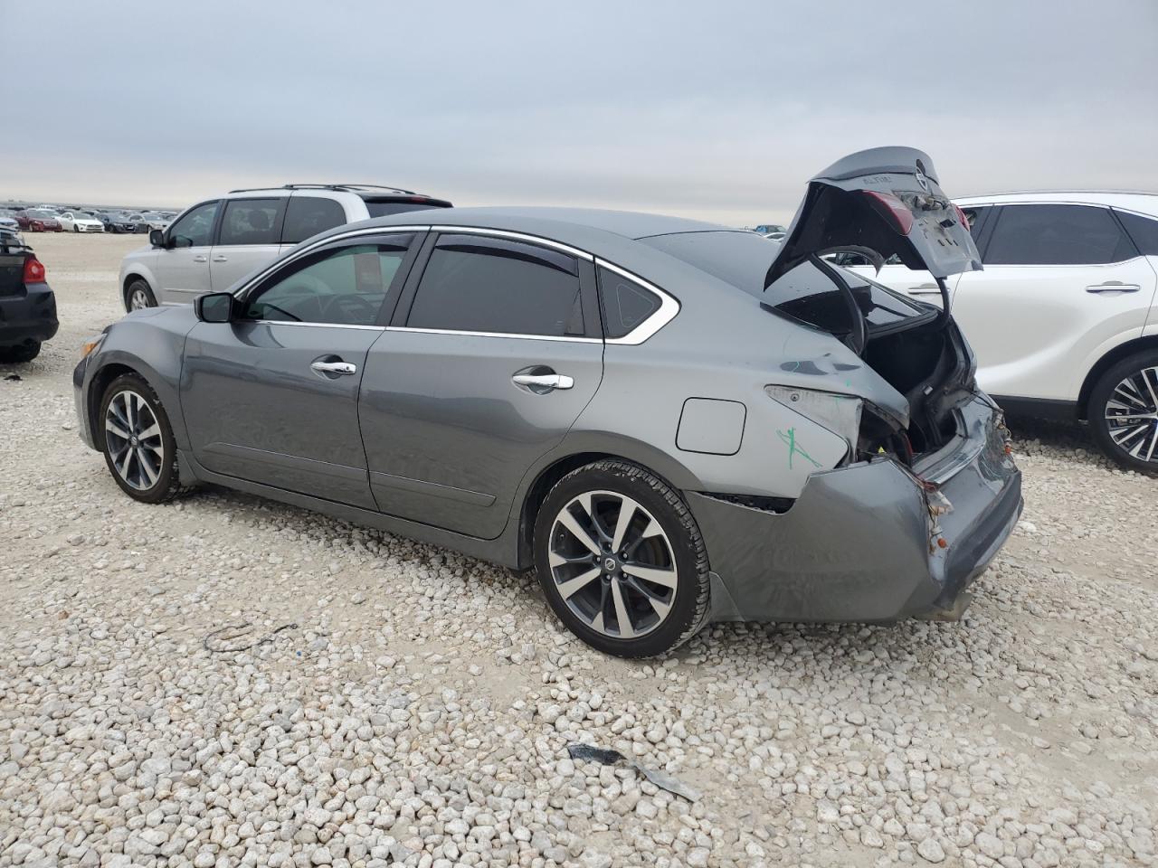 2017 Nissan Altima - Image 2