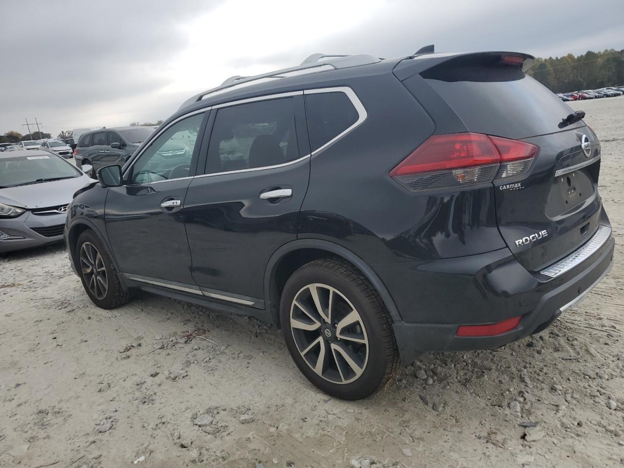 2019 Nissan Rogue - Image 2