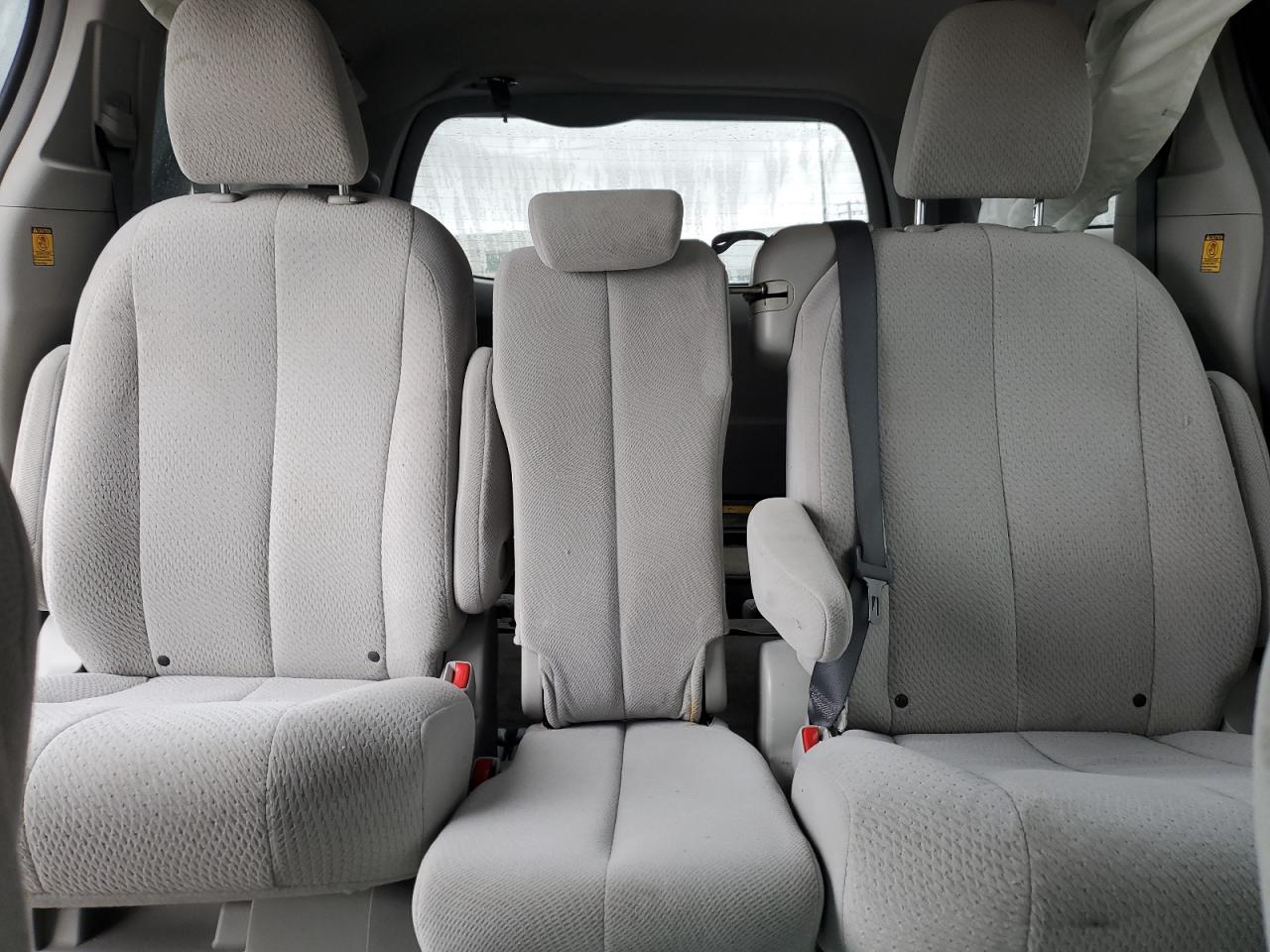 2013 Toyota Sienna - Image 10