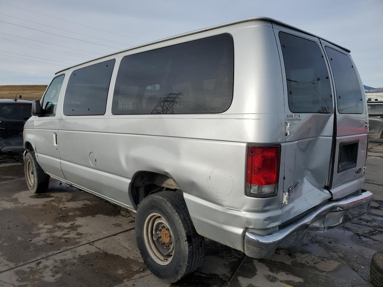 2006 Ford Econoline - Image 2