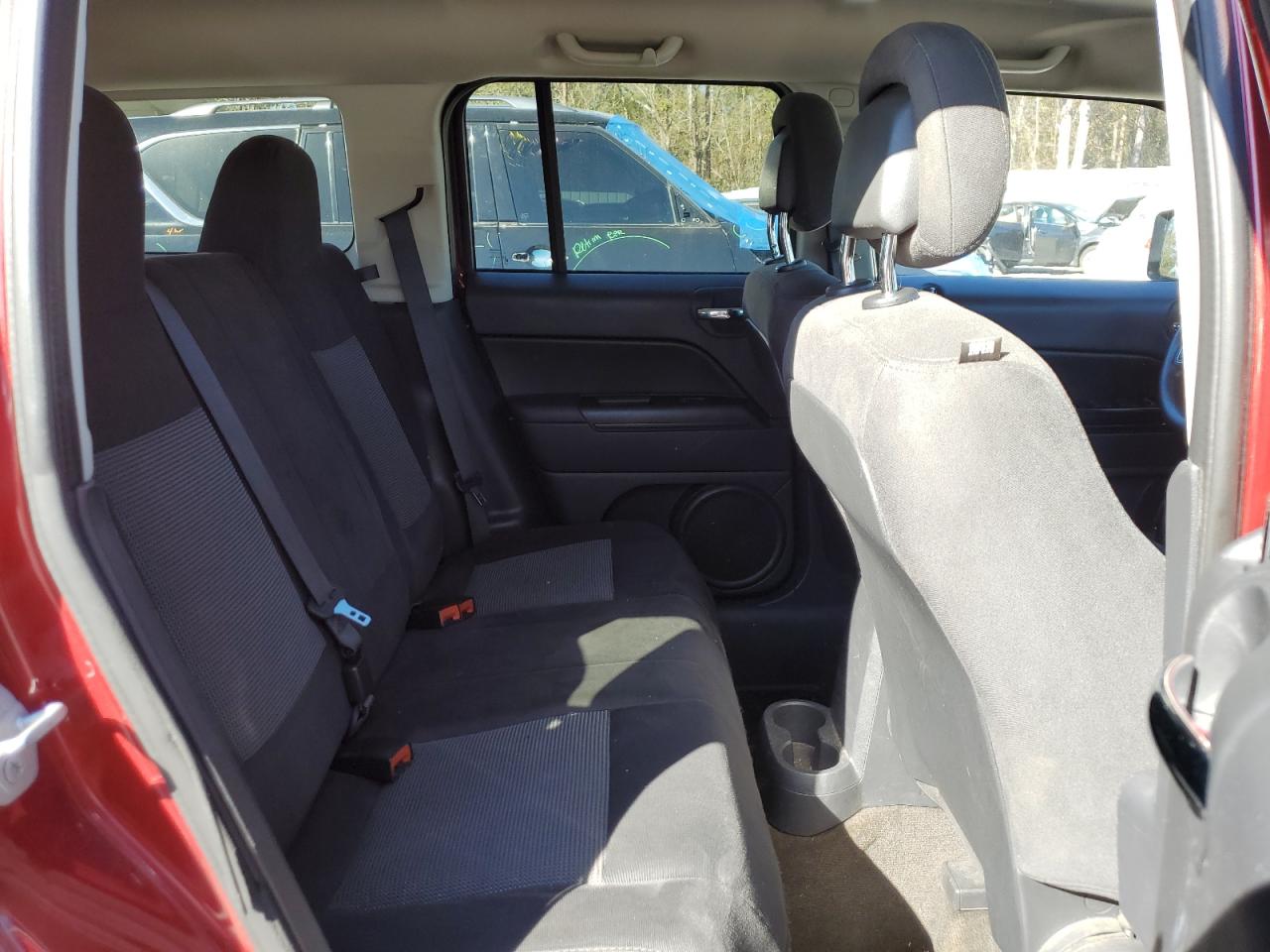 2015 Jeep Liberty (Patriot) - Image 11