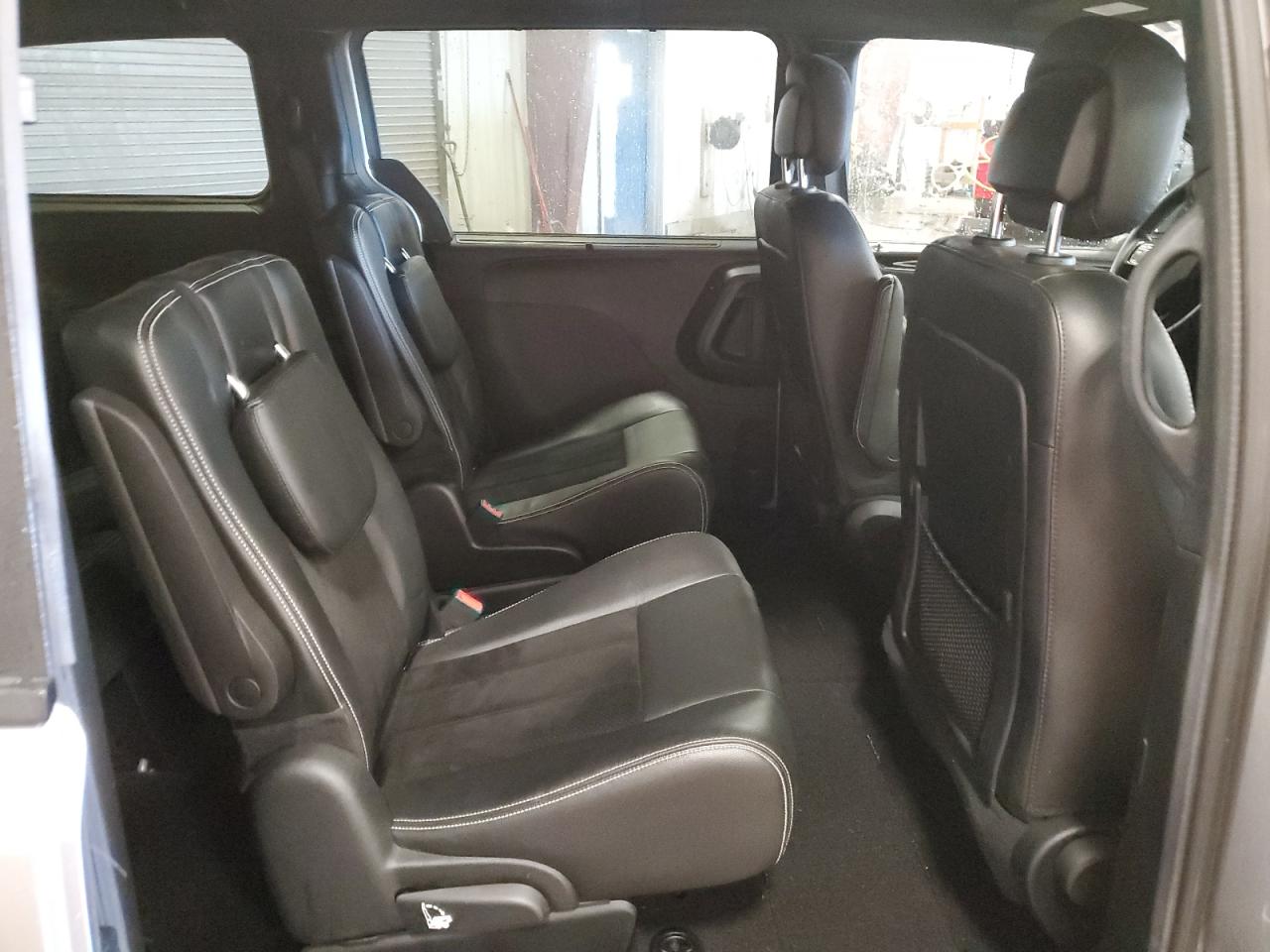 2018 Dodge Caravan - Image 11