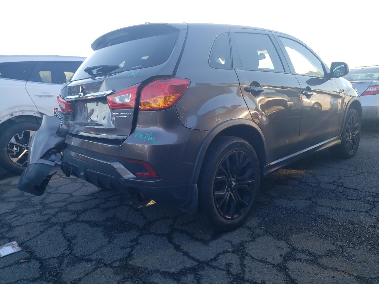 2019 Mitsubishi Outlander - Image 3