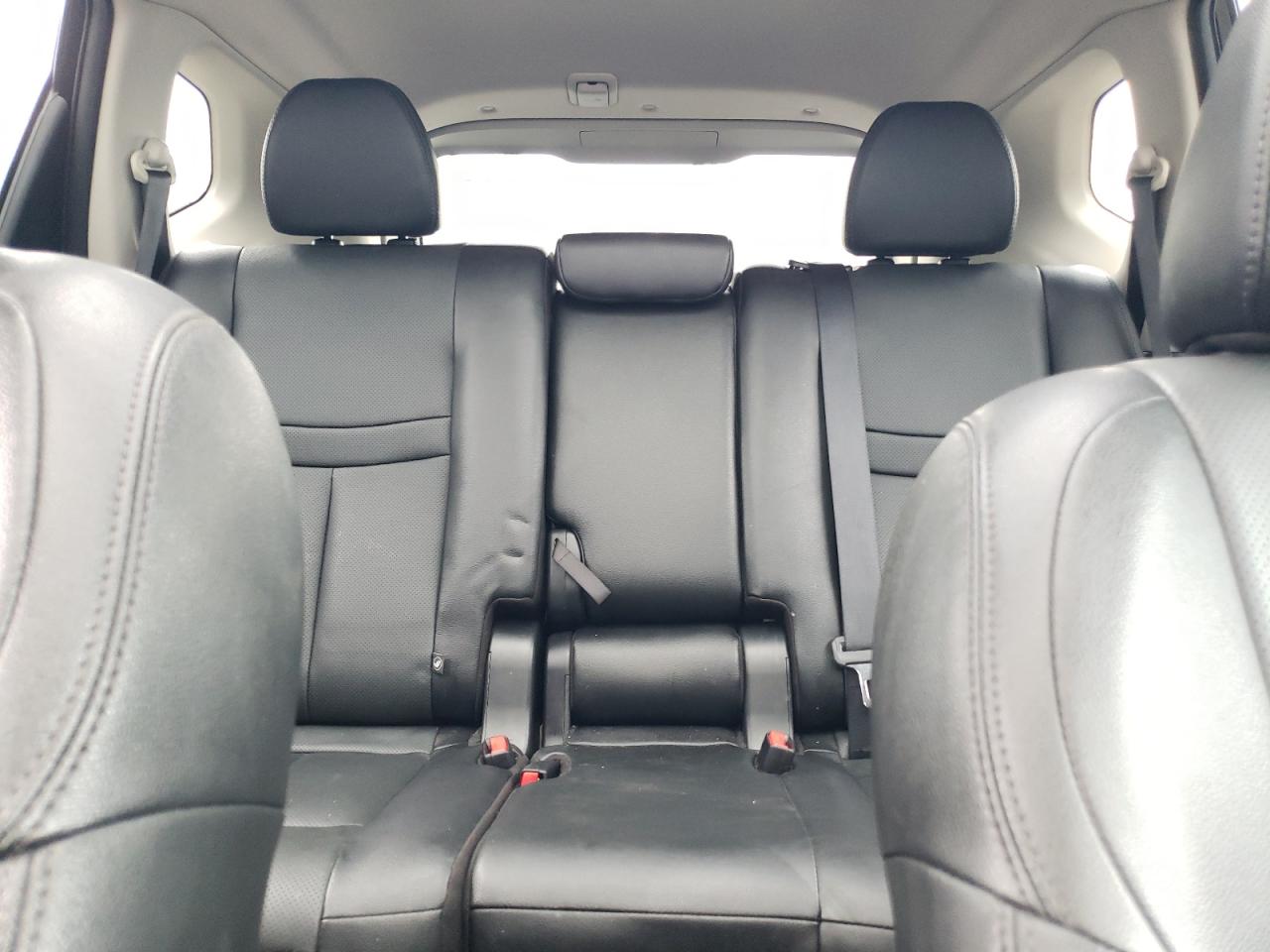 2016 Nissan Rogue - Image 10