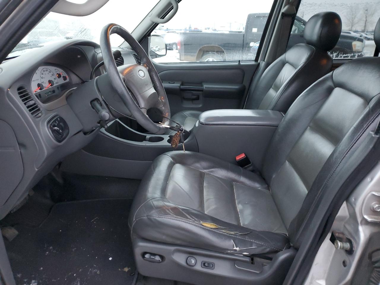2004 Ford Explorer - Image 7