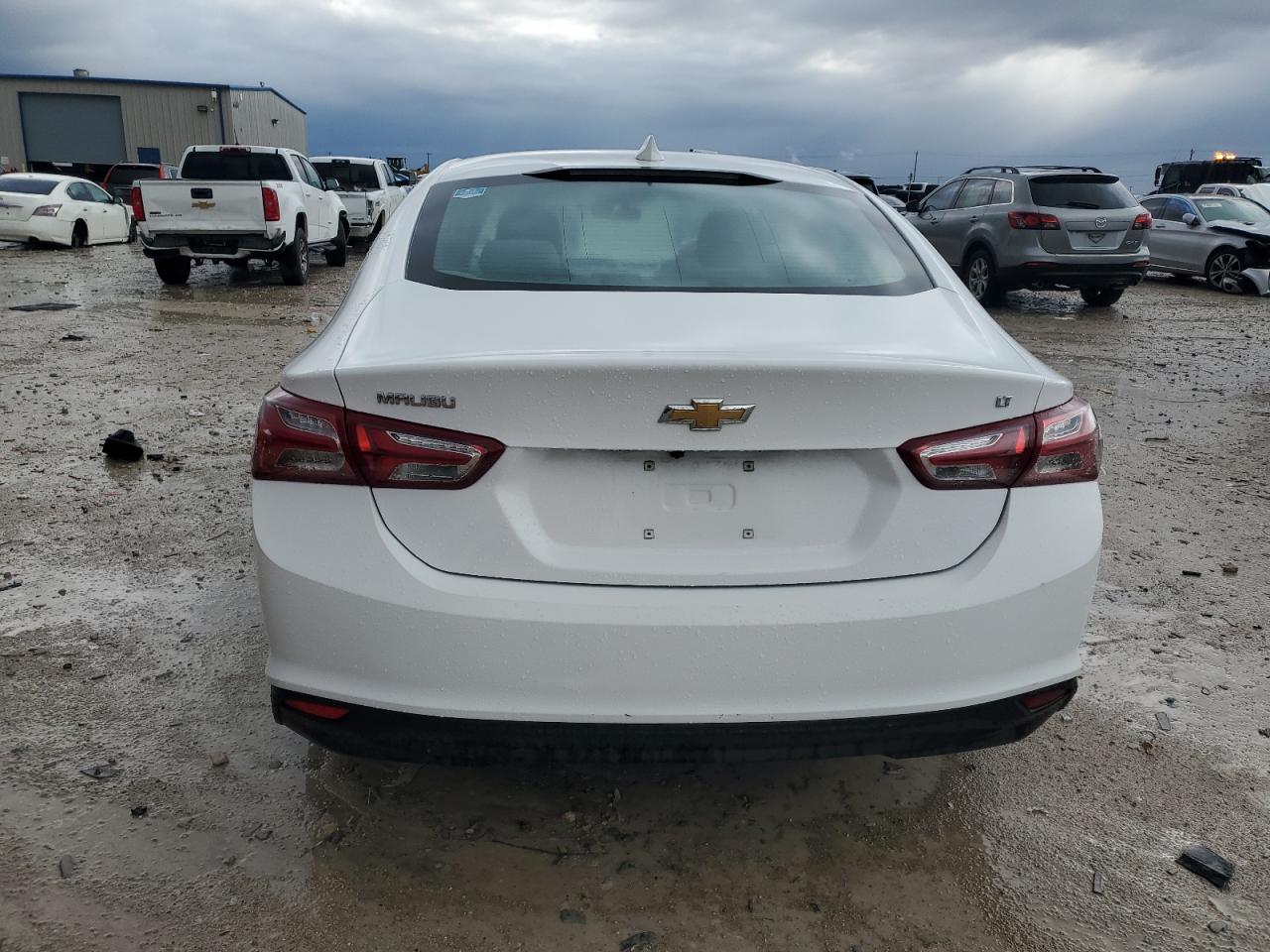 2022 Chevrolet Malibu - Image 6