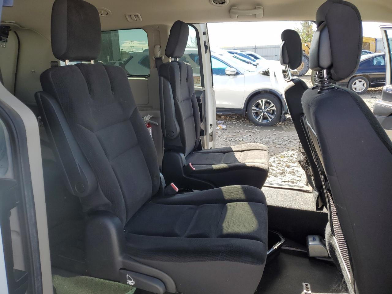 2019 Dodge Caravan - Image 11