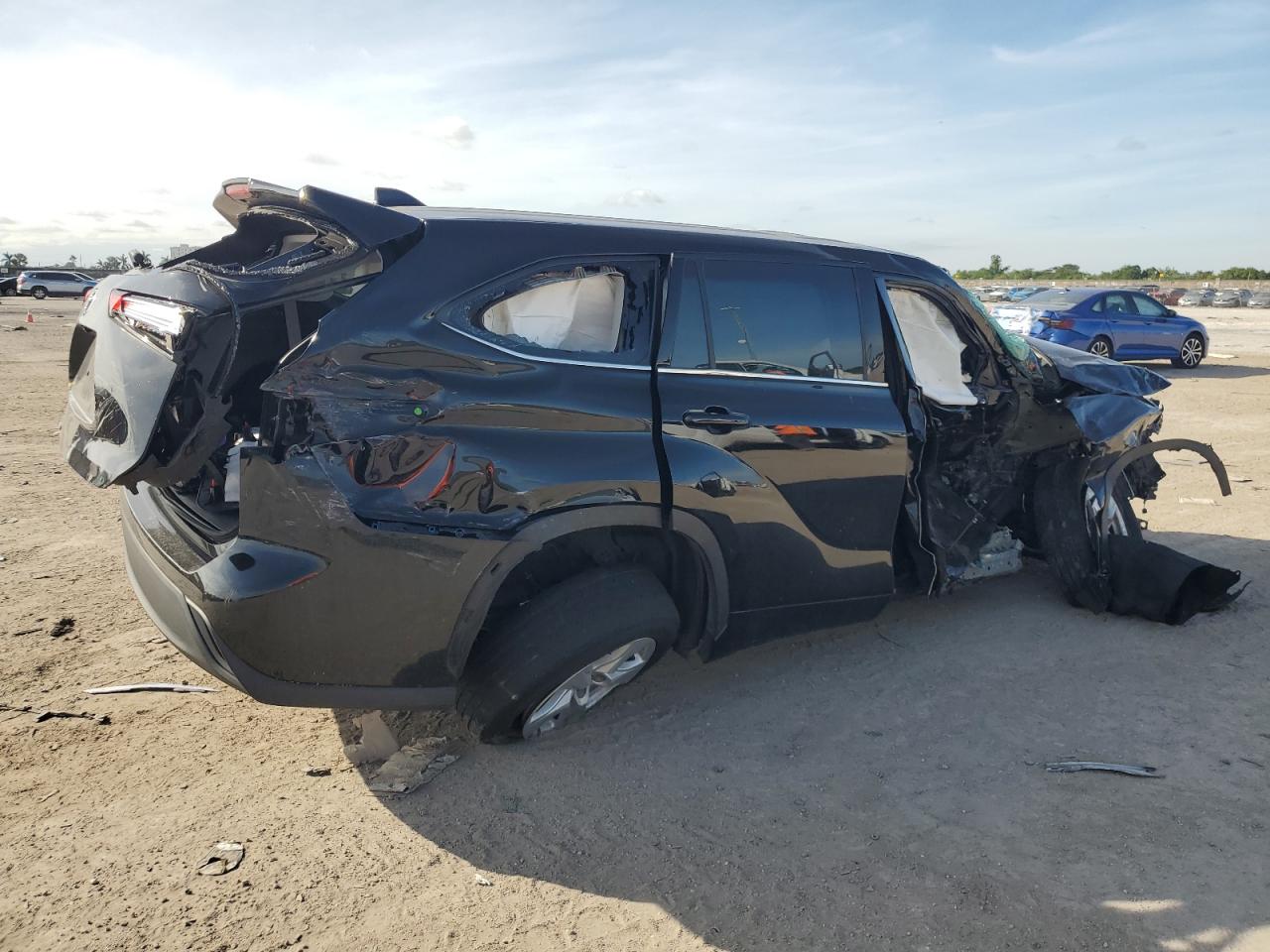 2021 Toyota Highlander - Image 3