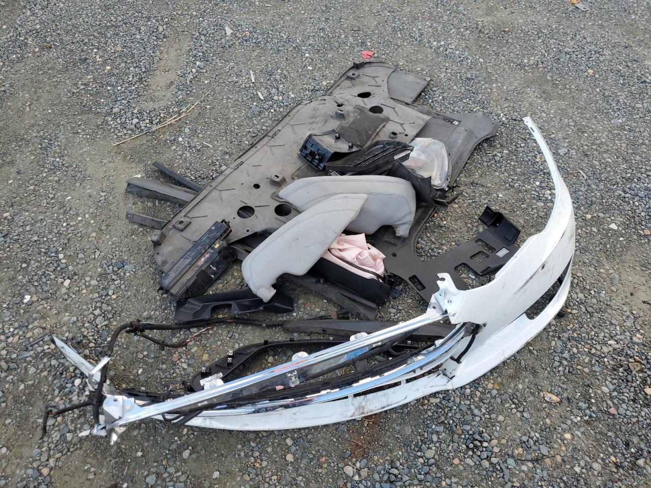 2015 Tesla Model S VIN: 5YJSA1E40FF110998 Lot: 81860084