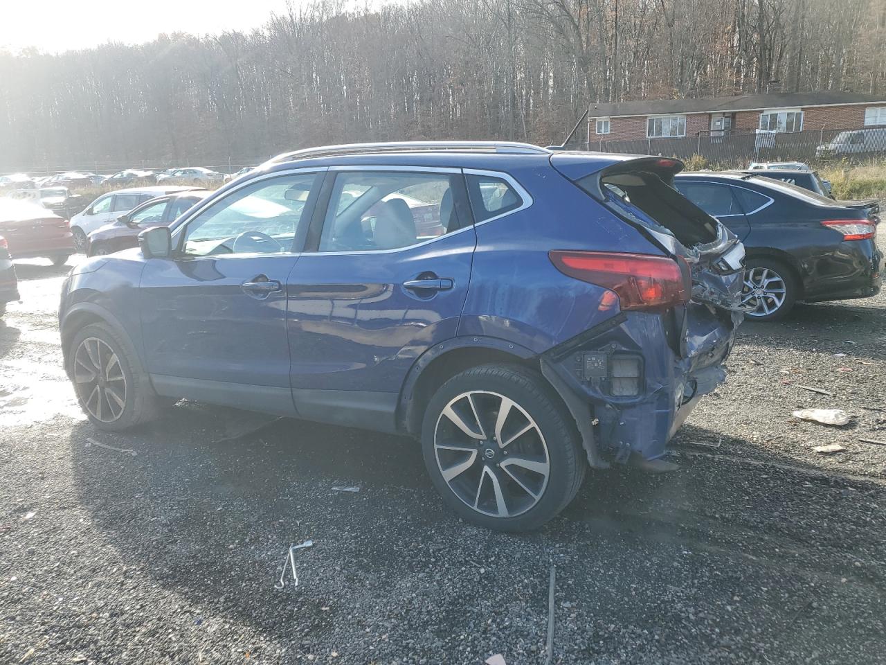 2018 Nissan Rogue - Image 2