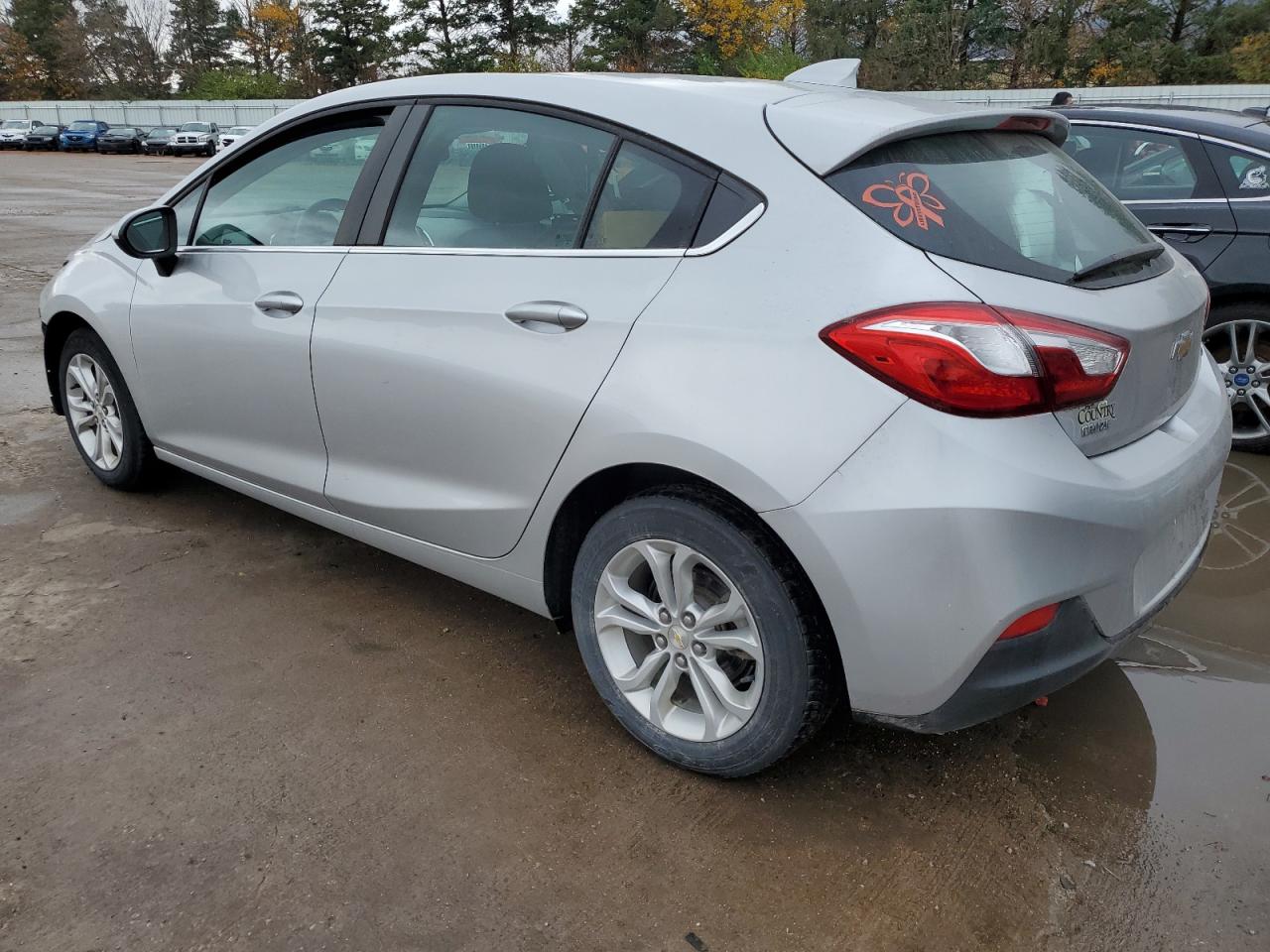 2019 Chevrolet Cruze - Image 2