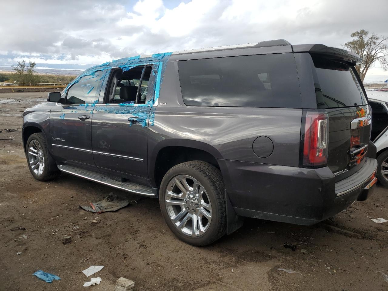 2016 GMC Yukon - Image 2