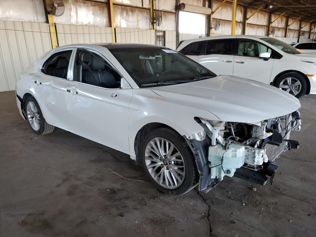 VIN 4T1B11HKXJU024393 2018 TOYOTA CAMRY no.4