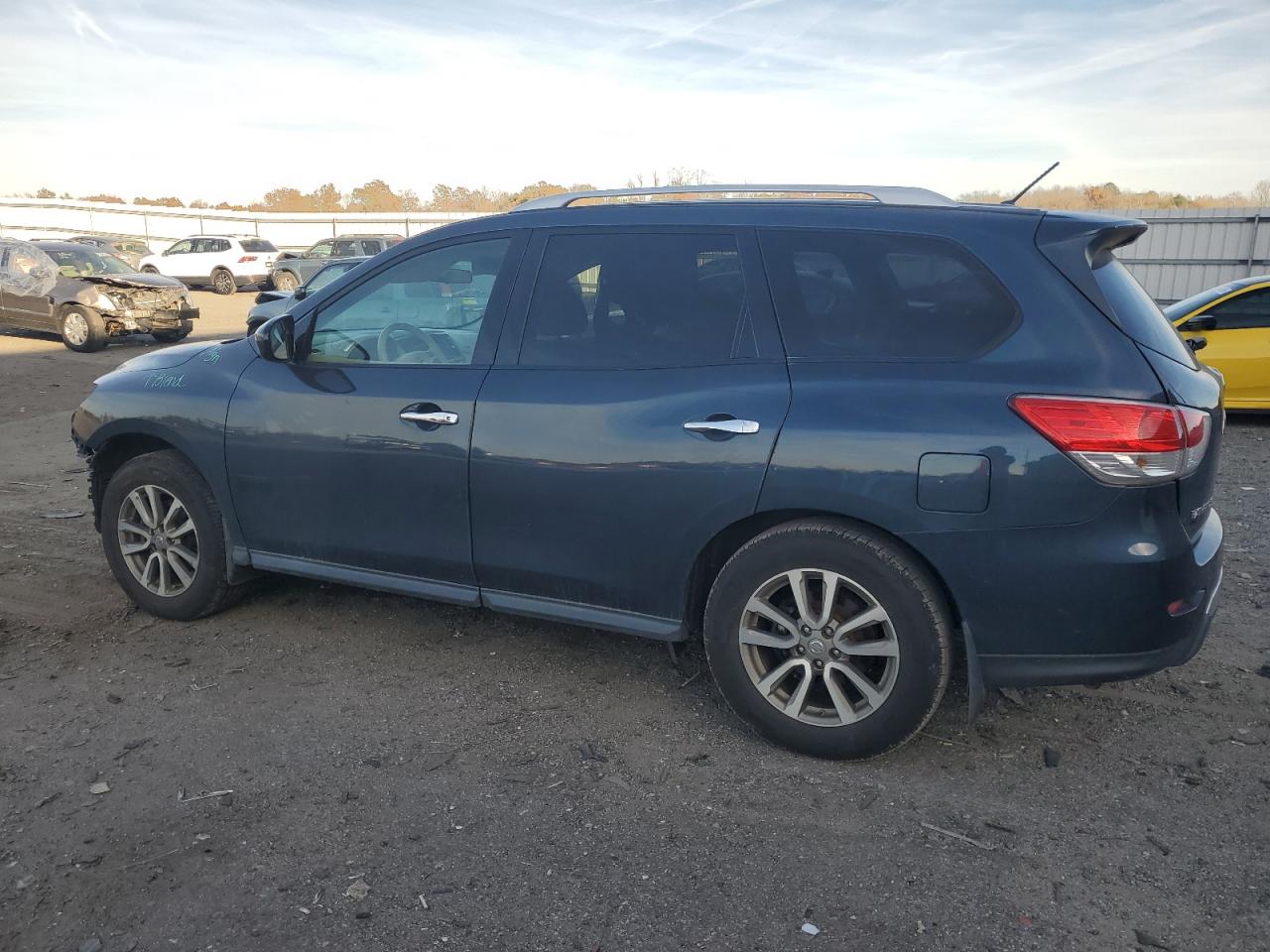 VIN 5N1AR2MM2FC713794 2015 NISSAN PATHFINDER no.2