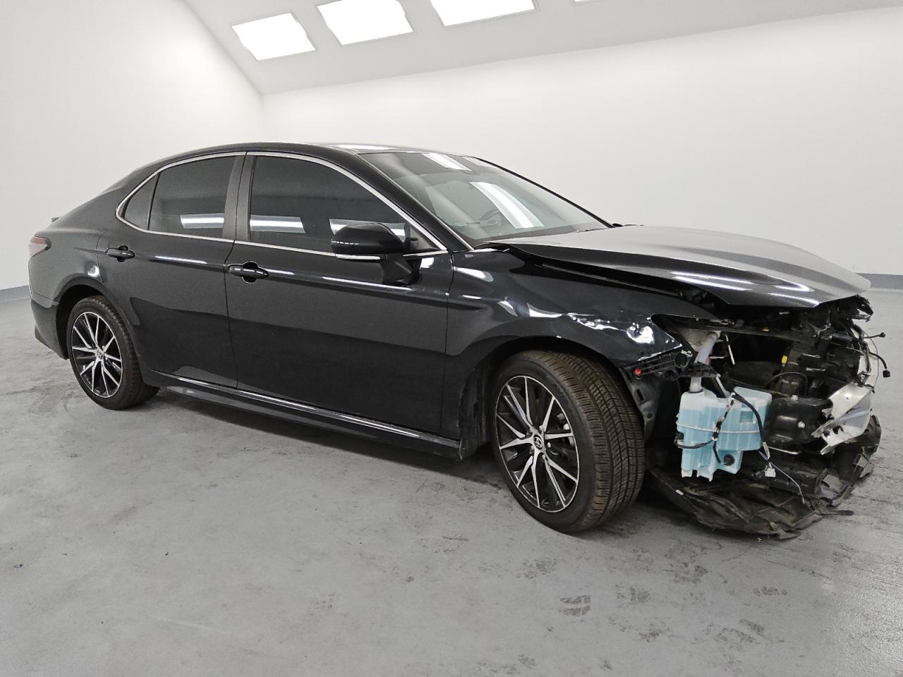 2022 Toyota Camry - Image 4