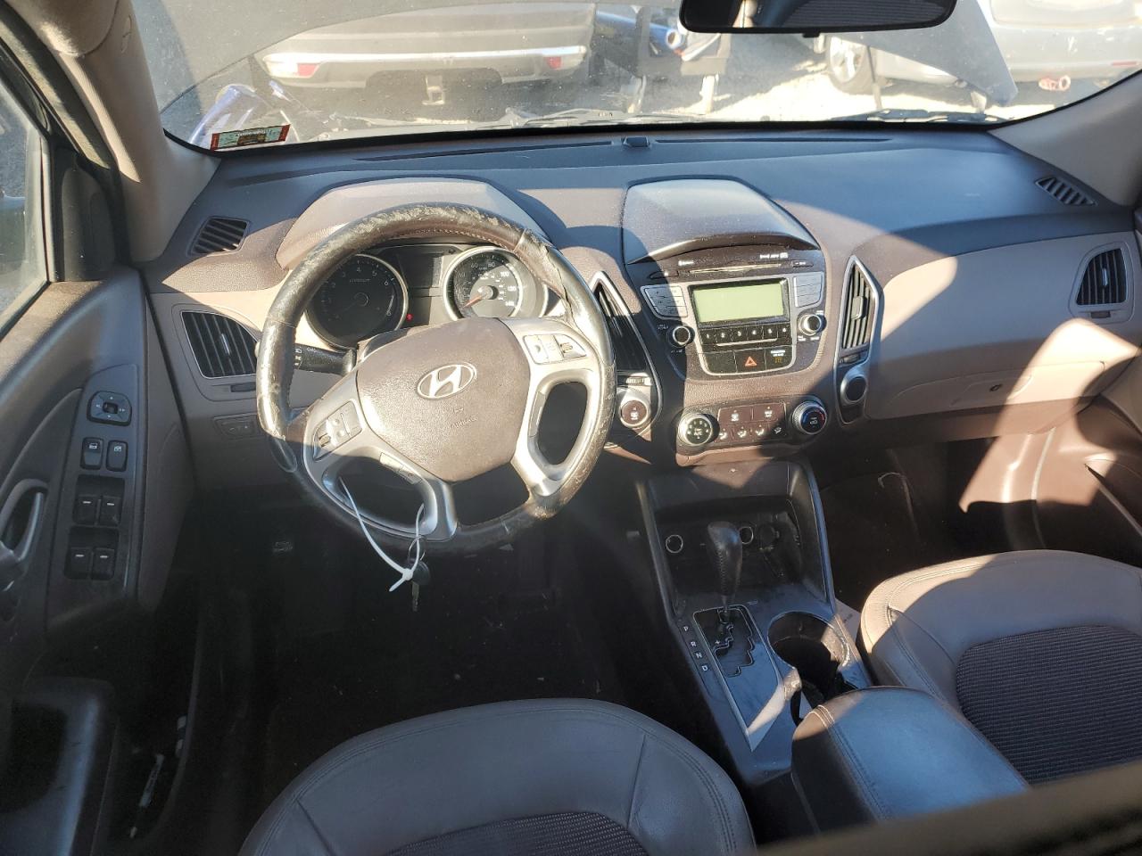 2011 Hyundai Tucson - Image 8