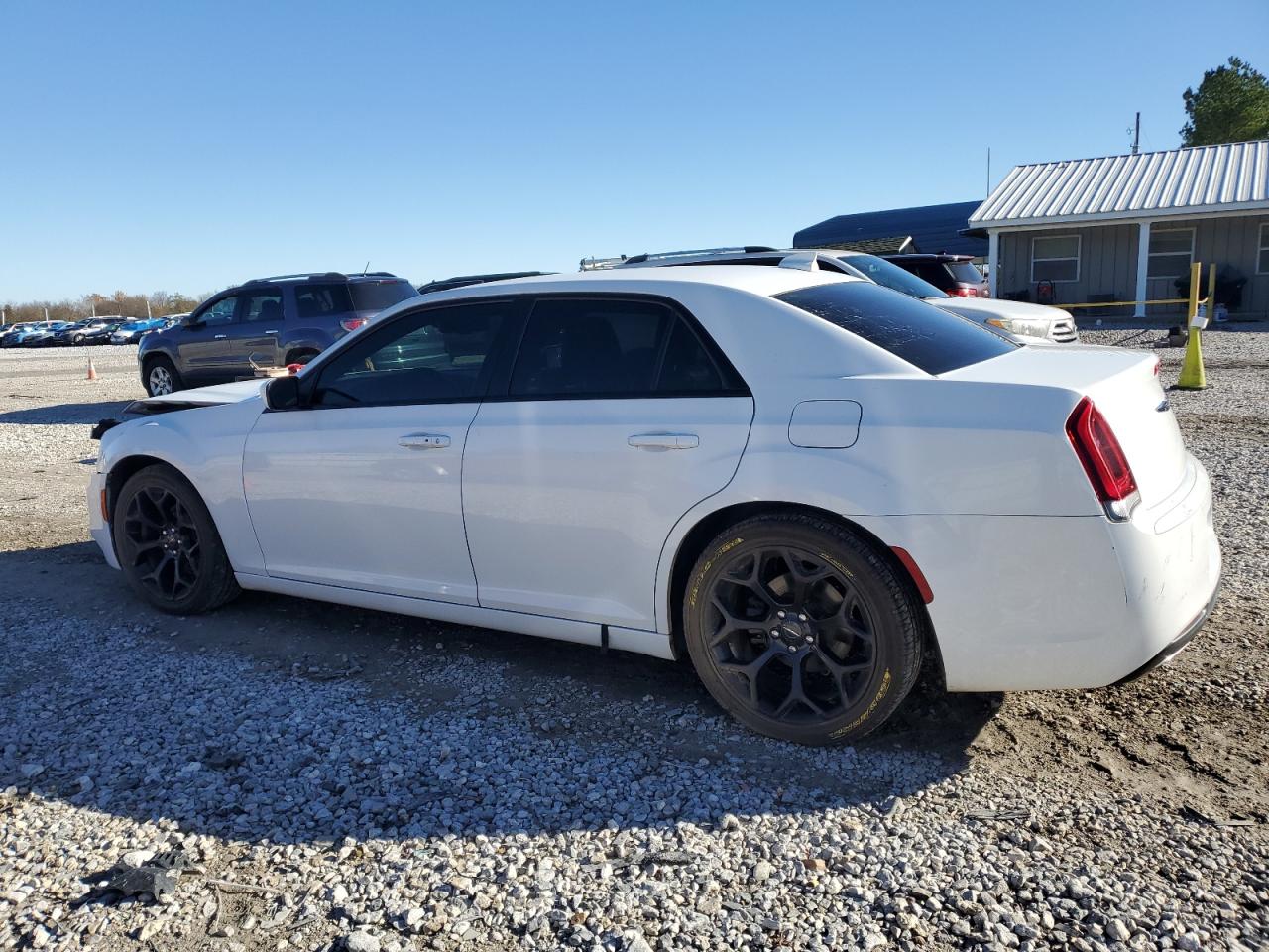 VIN 2C3CCABG3KH562711 2019 CHRYSLER 300 no.2