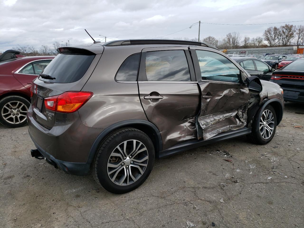 2016 Mitsubishi Outlander - Image 3