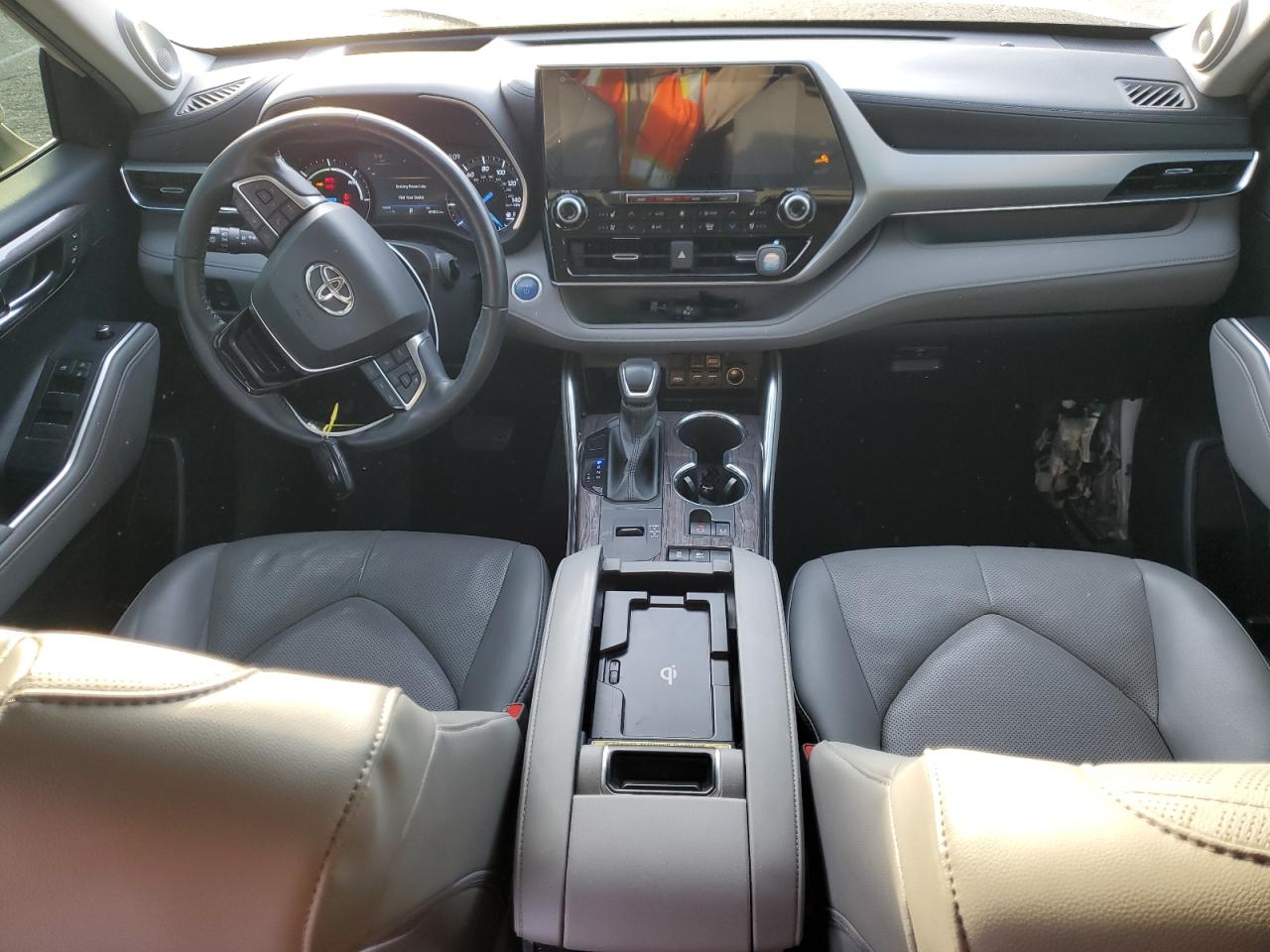 2021 Toyota Highlander - Image 8