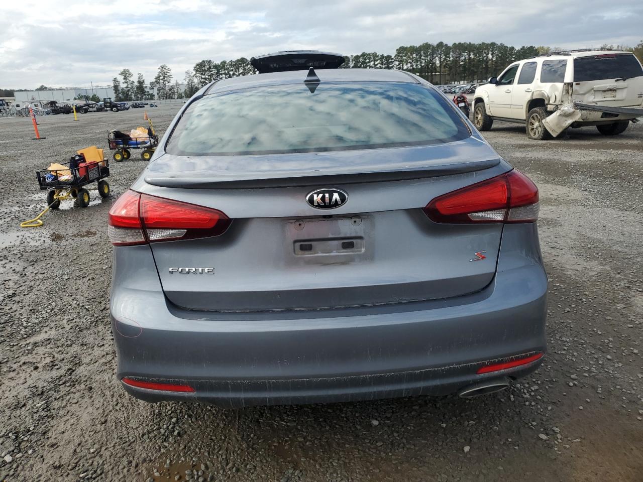 2017 Kia Forte - Image 6