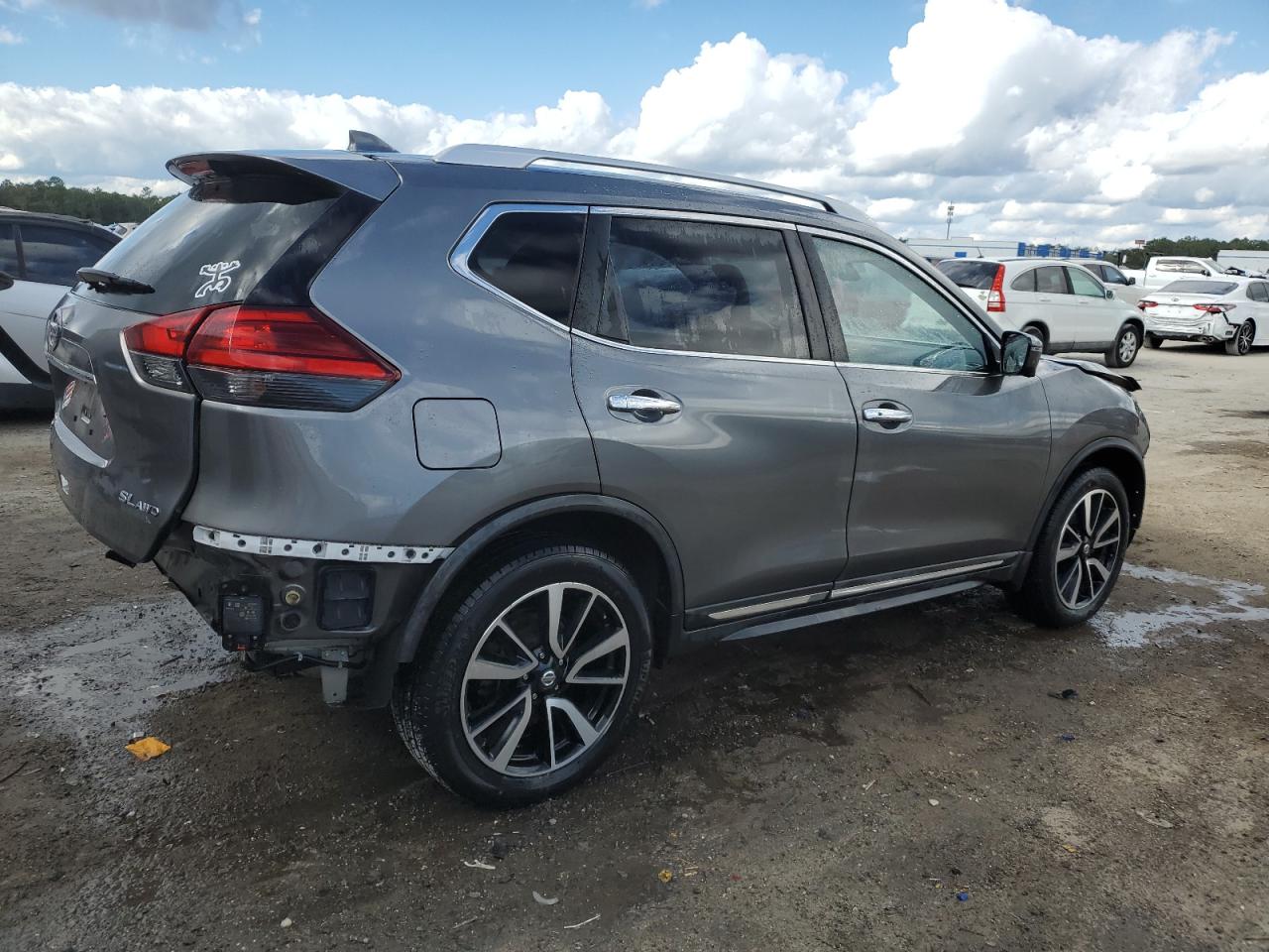 2017 Nissan Rogue - Image 3
