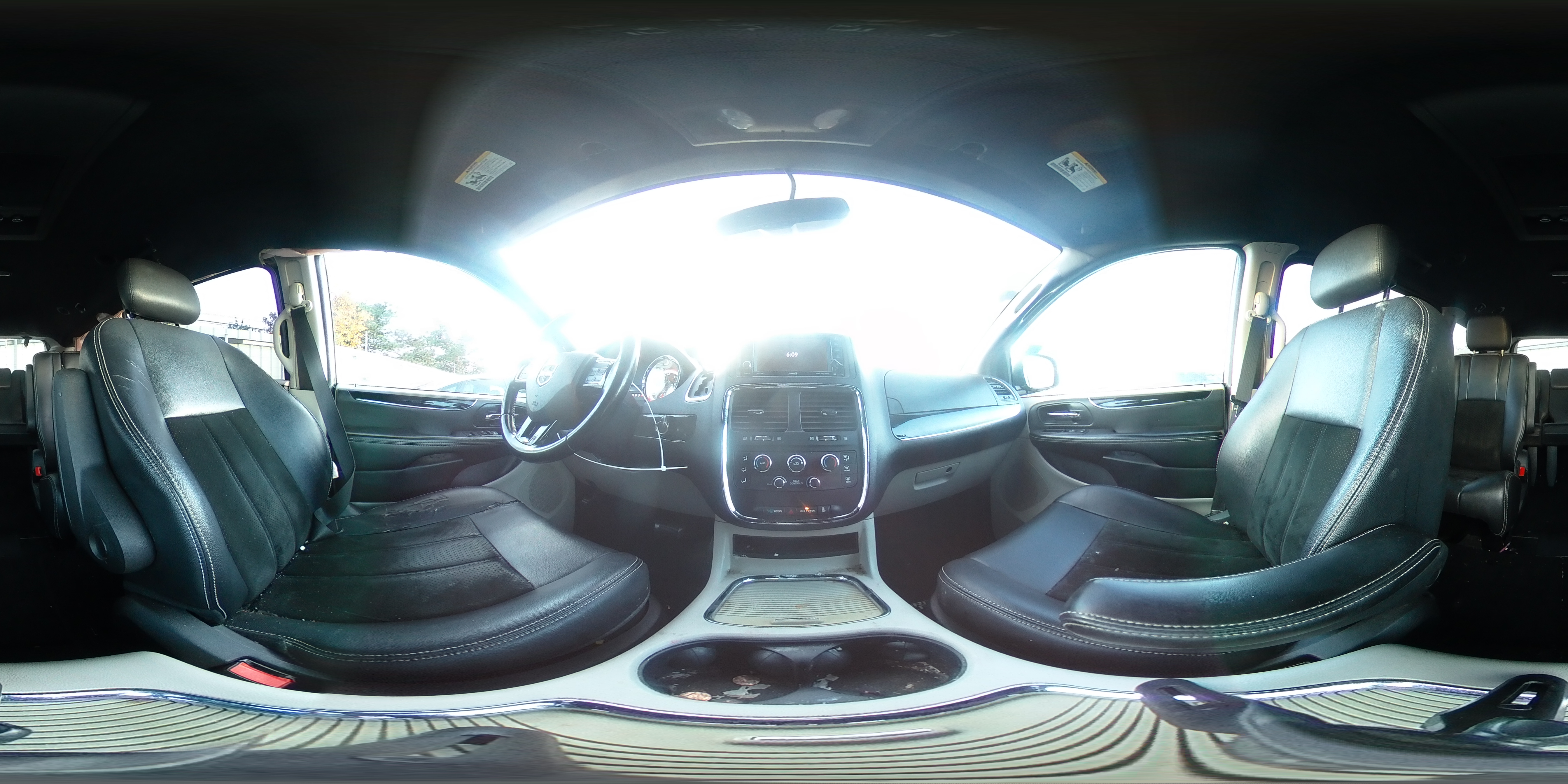 2014 Dodge Caravan - Image 14