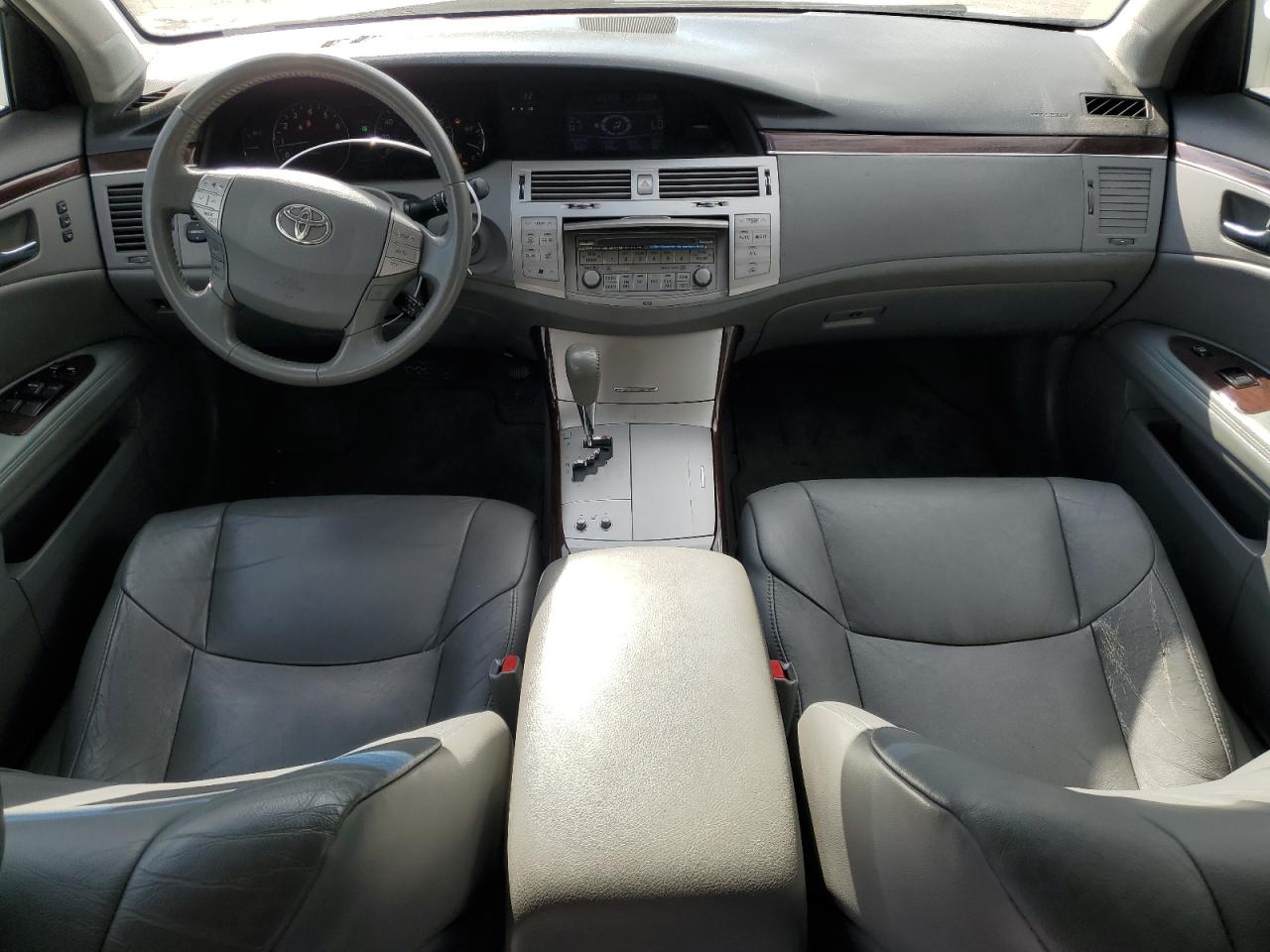 2009 Toyota Avalon - Image 8