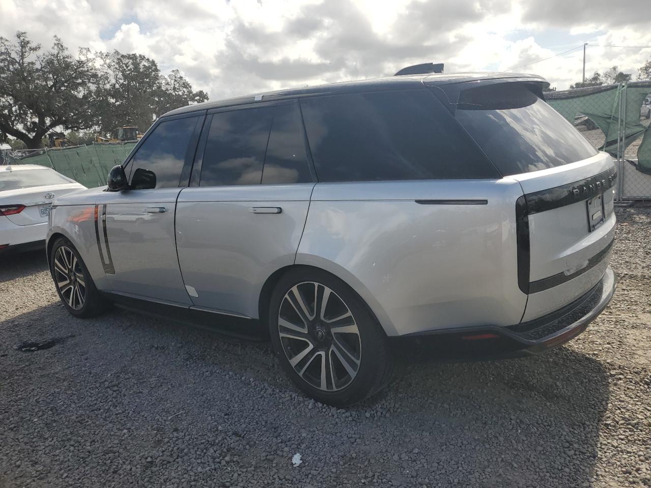 2023 Land Rover Range Rover - Image 2