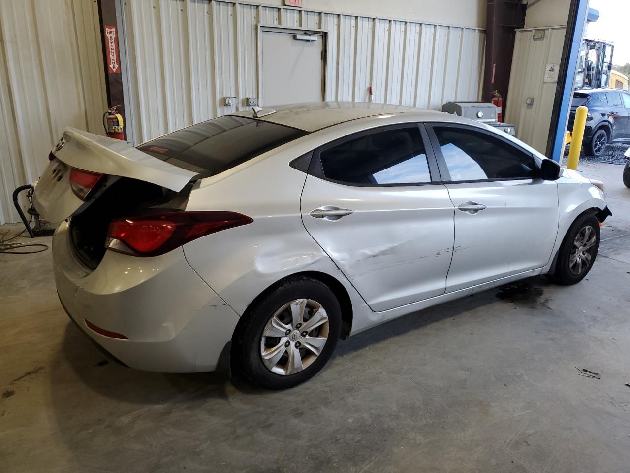 2016 Hyundai Elantra - Image 3