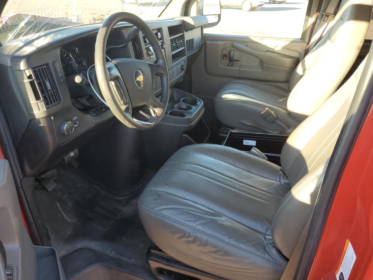 2010 Chevrolet Express - Image 7
