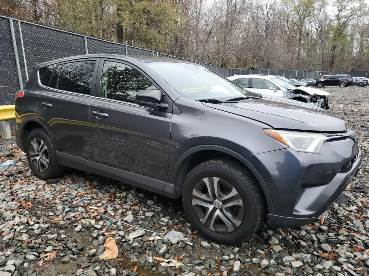 VIN JTMZFREV1HJ144659 2017 TOYOTA RAV4 no.4