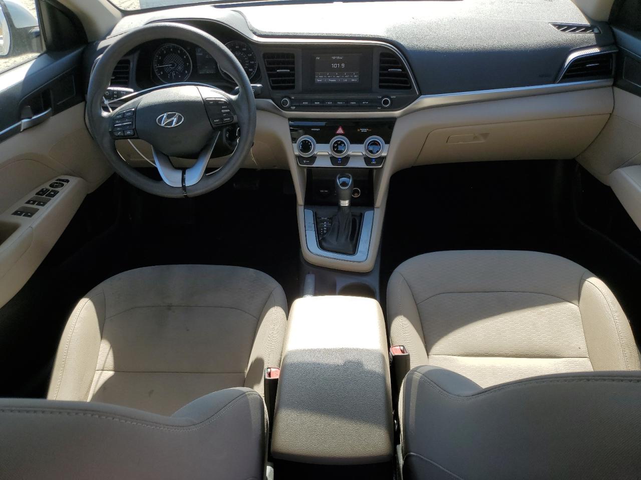 2019 Hyundai Elantra - Image 8