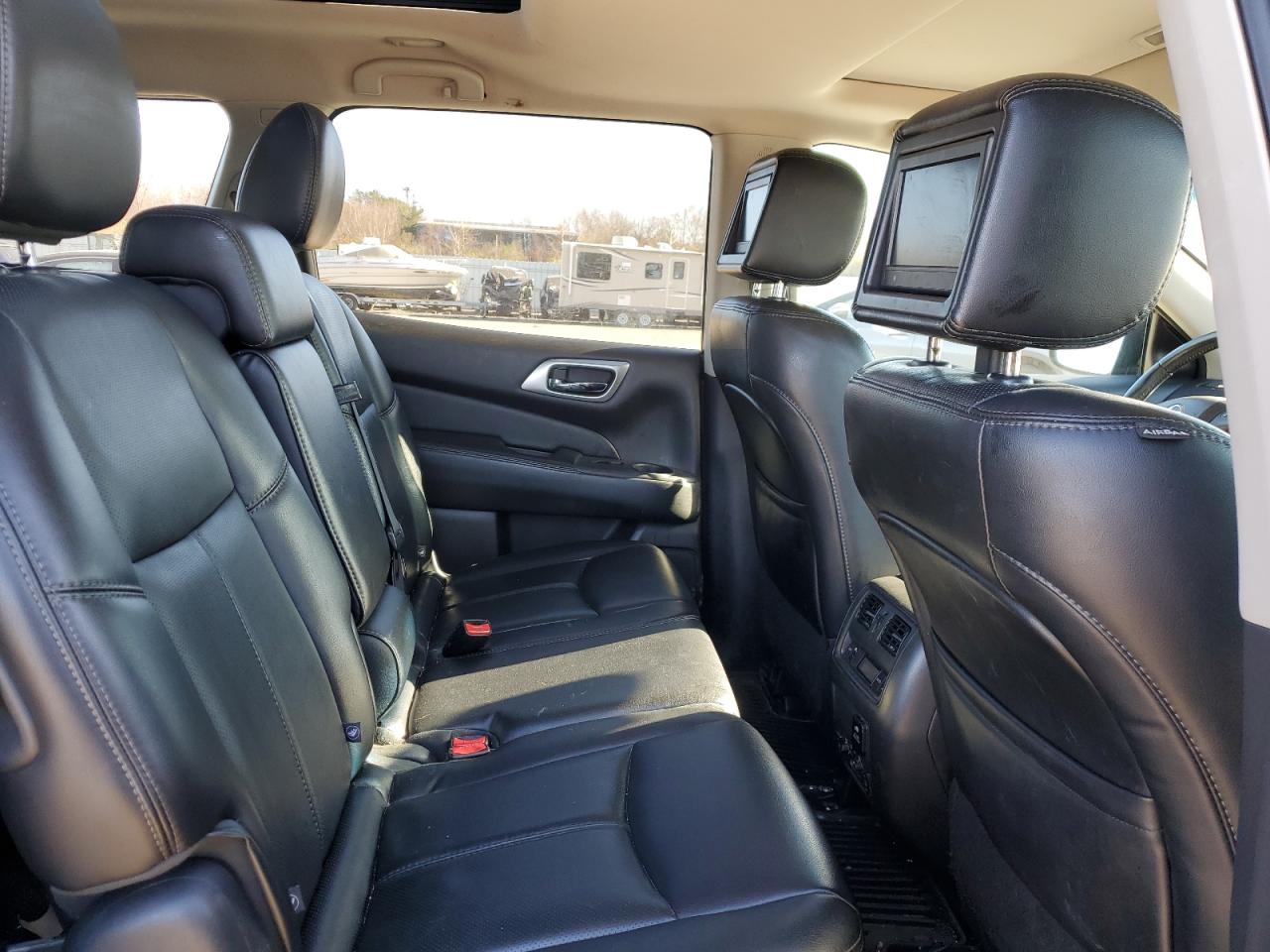 2015 Nissan Pathfinder - Image 11