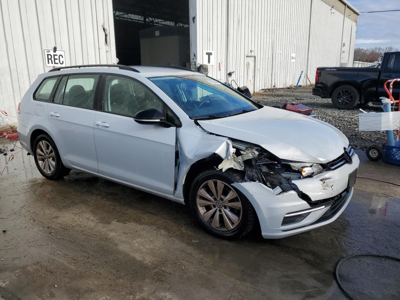 2018 Volkswagen Golf - Image 4