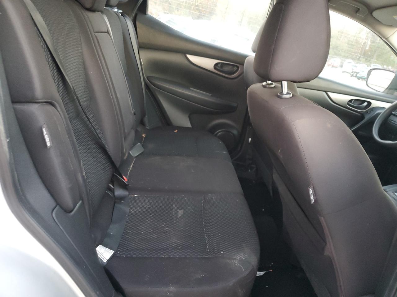 2021 Nissan Rogue - Image 10