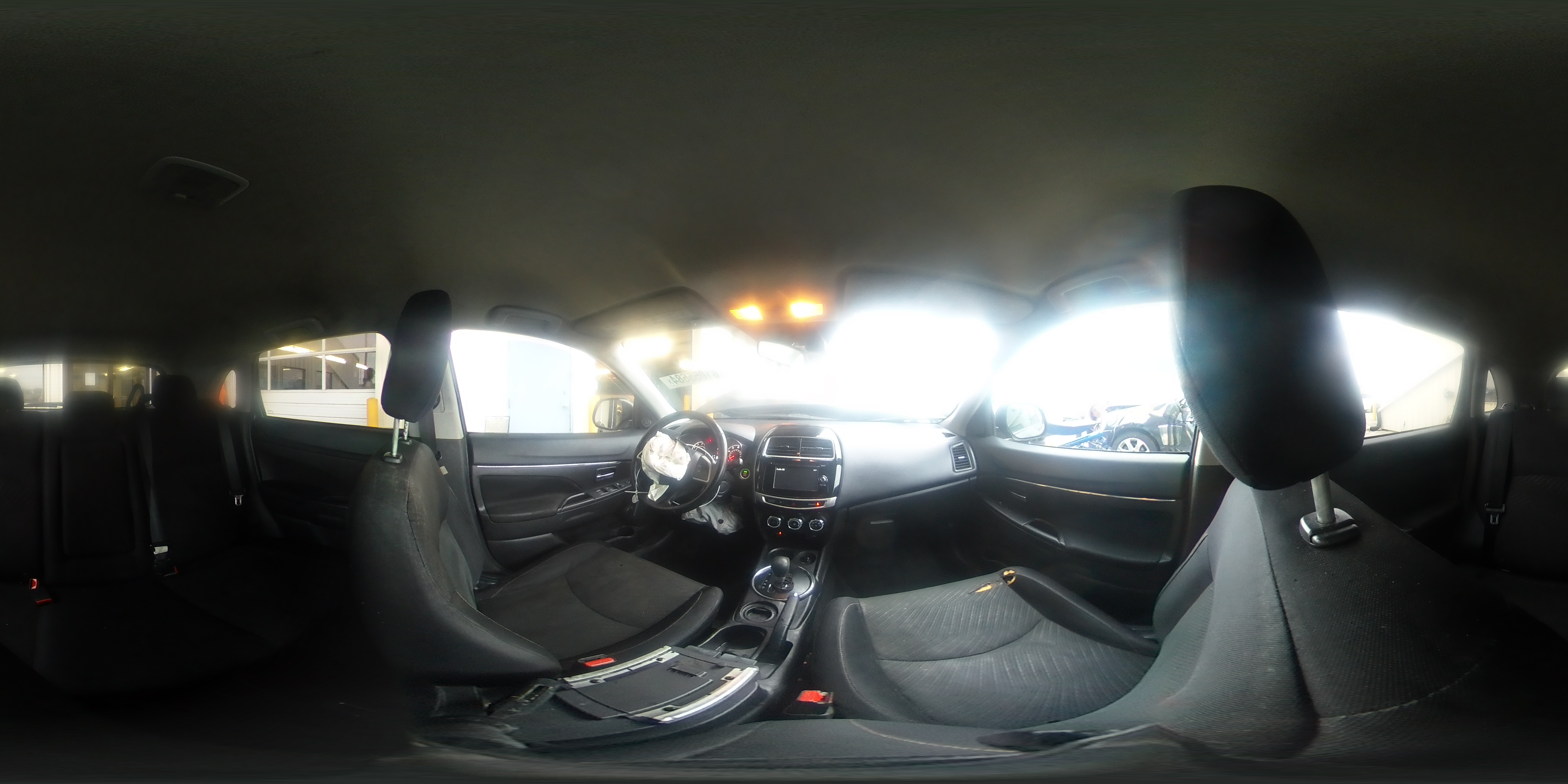 2015 Mitsubishi Outlander - Image 14