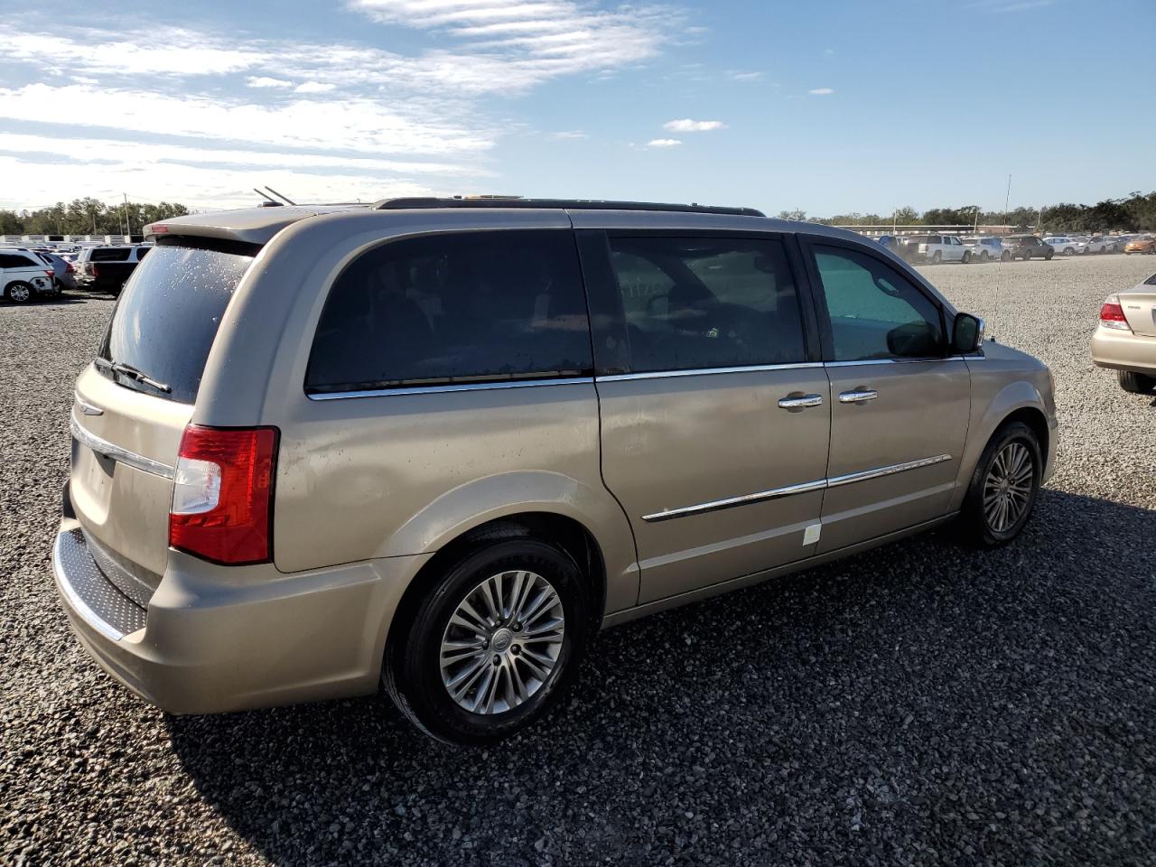 2013 Chrysler Town & Country - Image 3