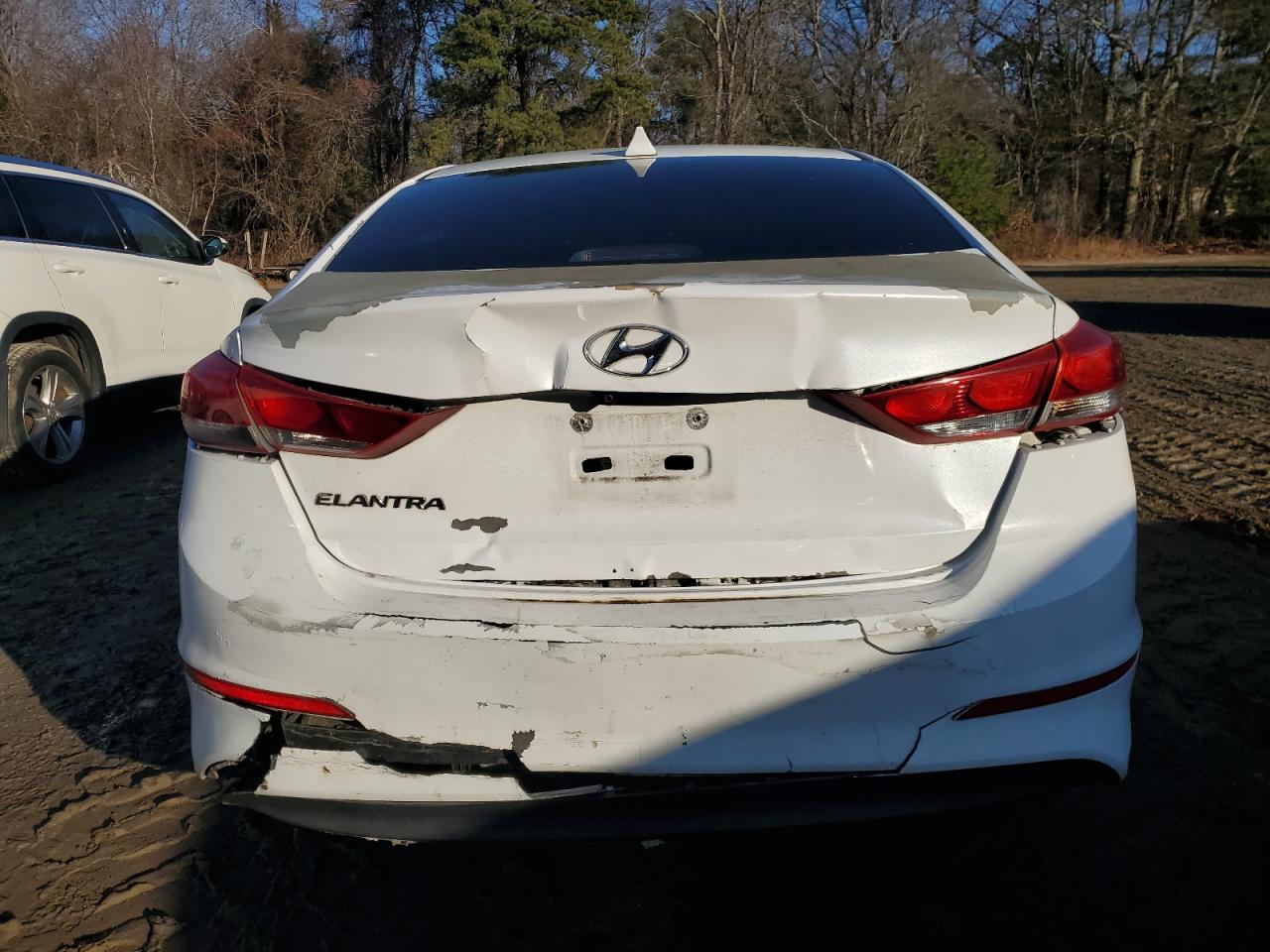 2017 Hyundai Elantra - Image 6