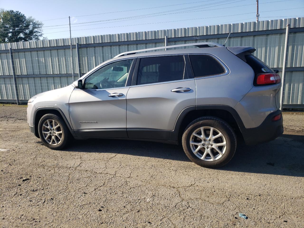 2014 Jeep Cherokee Latitude VIN: 1C4PJLCS4EW105963 Lot: 79633404