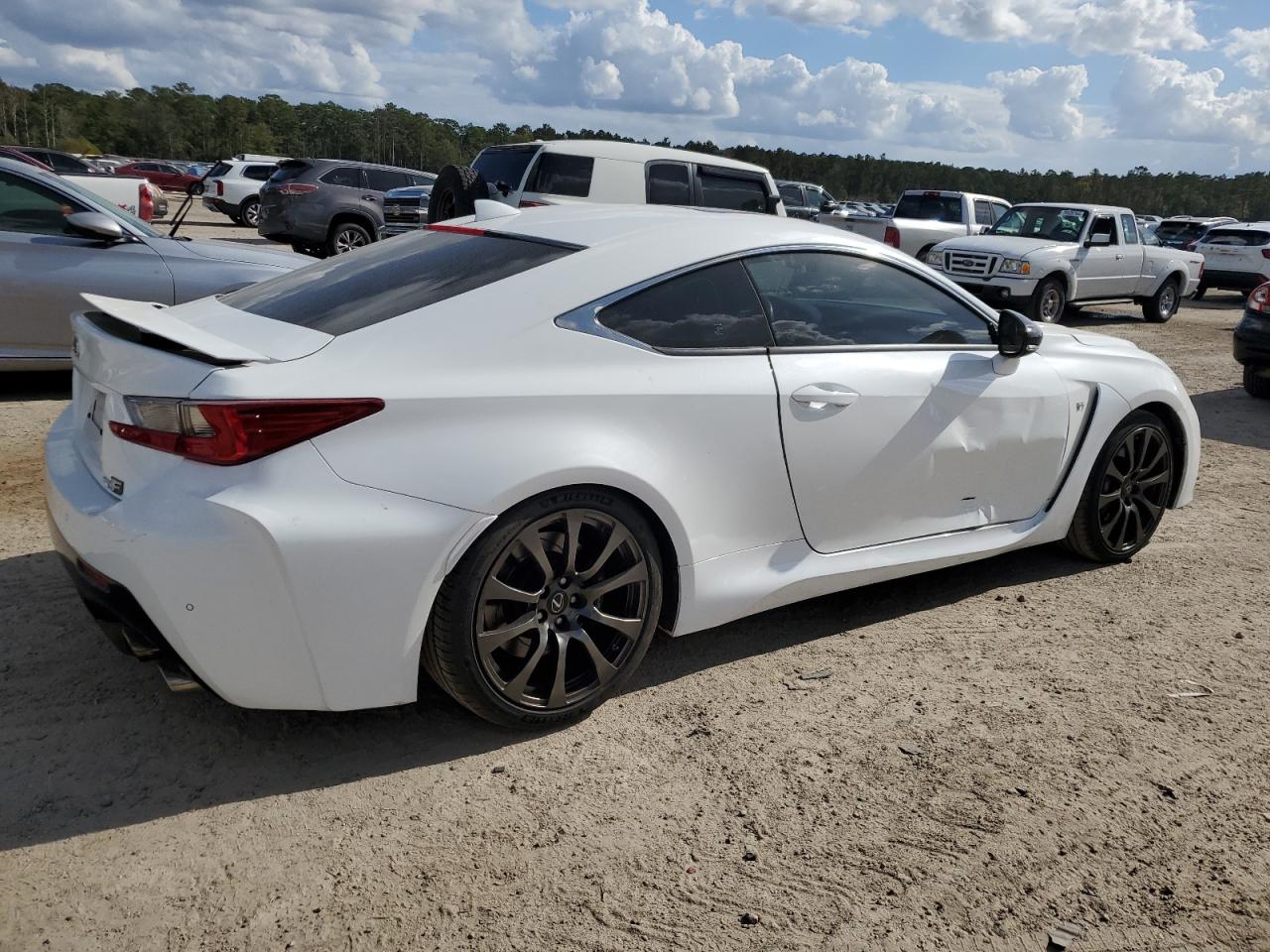 2015 Lexus RC - Image 3