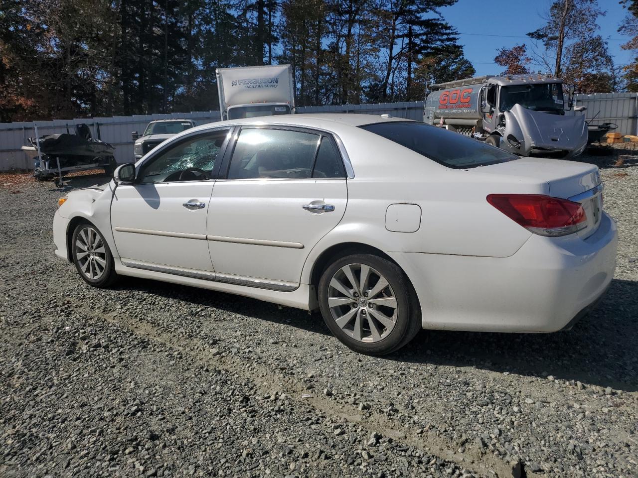 2011 Toyota Avalon - Image 2