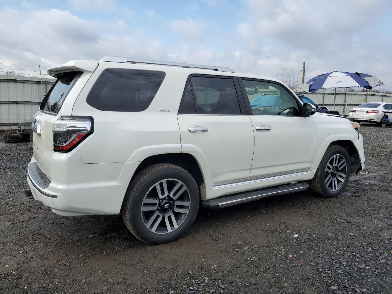 VIN JTEBU5JRXE5184943 2014 TOYOTA 4RUNNER no.3