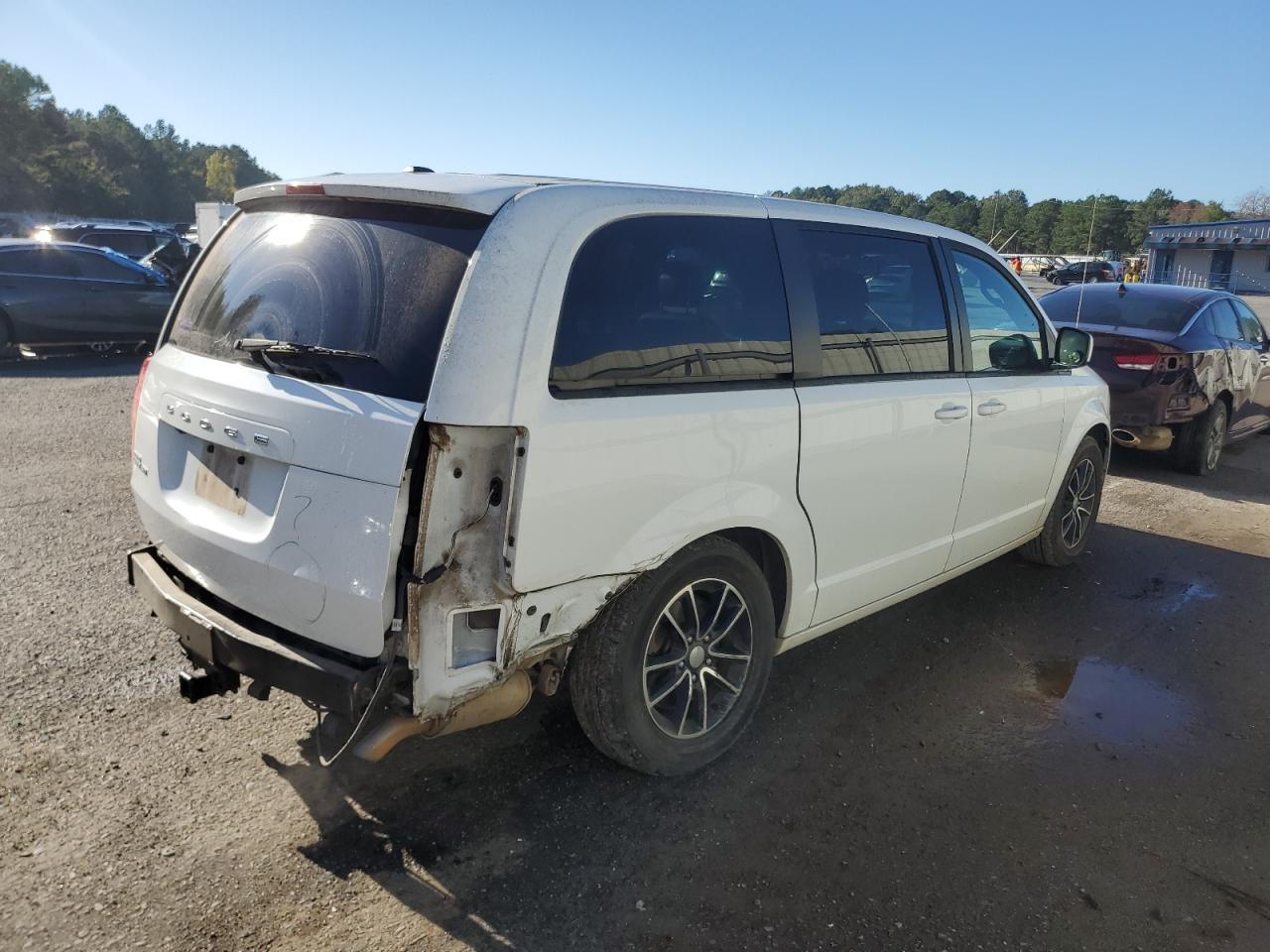 VIN 2C4RDGCGXJR135622 2018 DODGE CARAVAN no.3