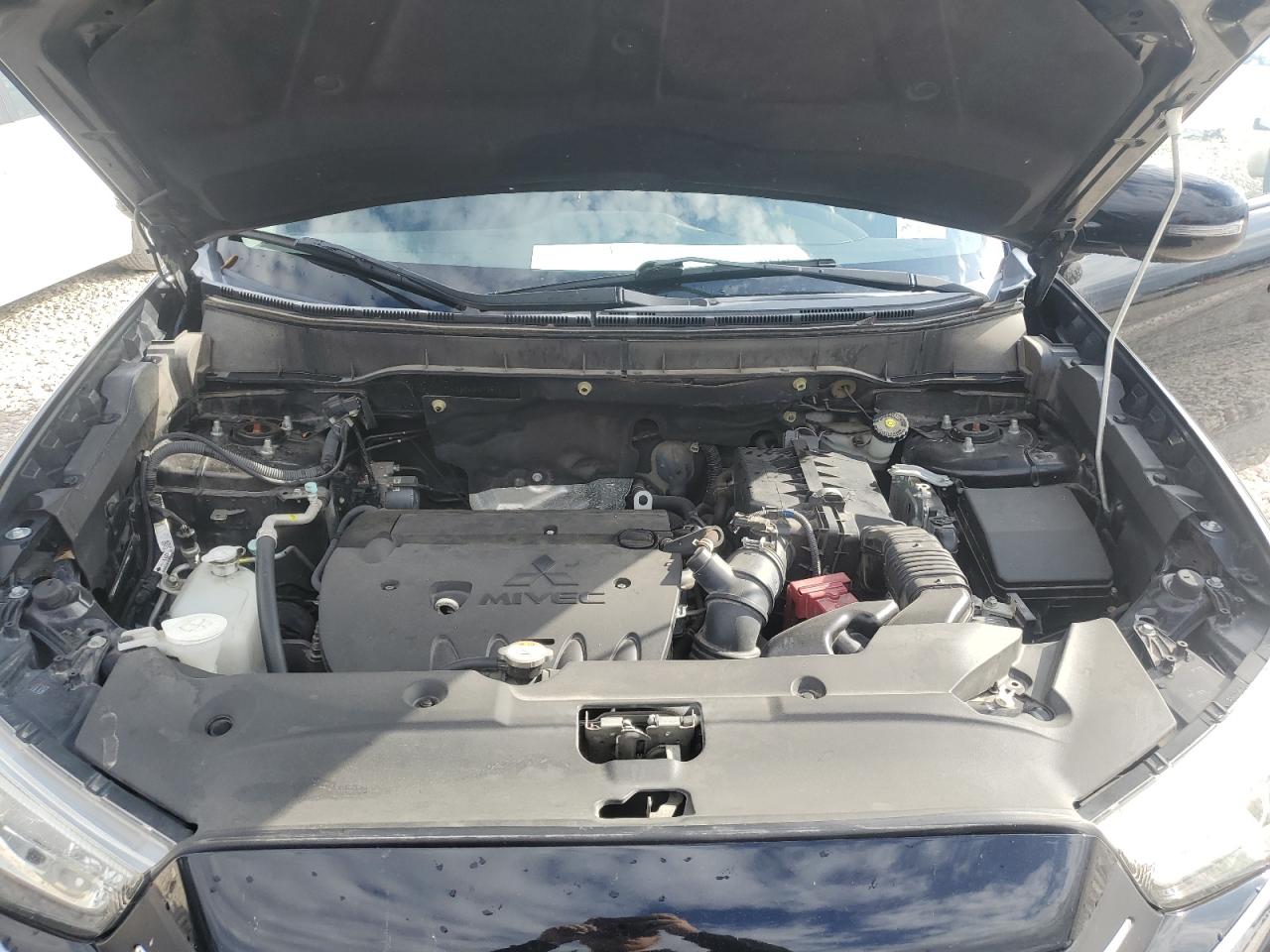 2018 Mitsubishi Outlander - Image 12